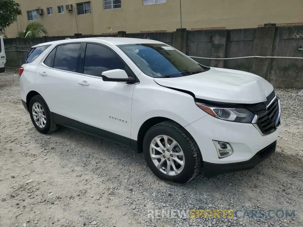 4 Photograph of a damaged car 2GNAXKEV7L6183805 CHEVROLET EQUINOX 2020