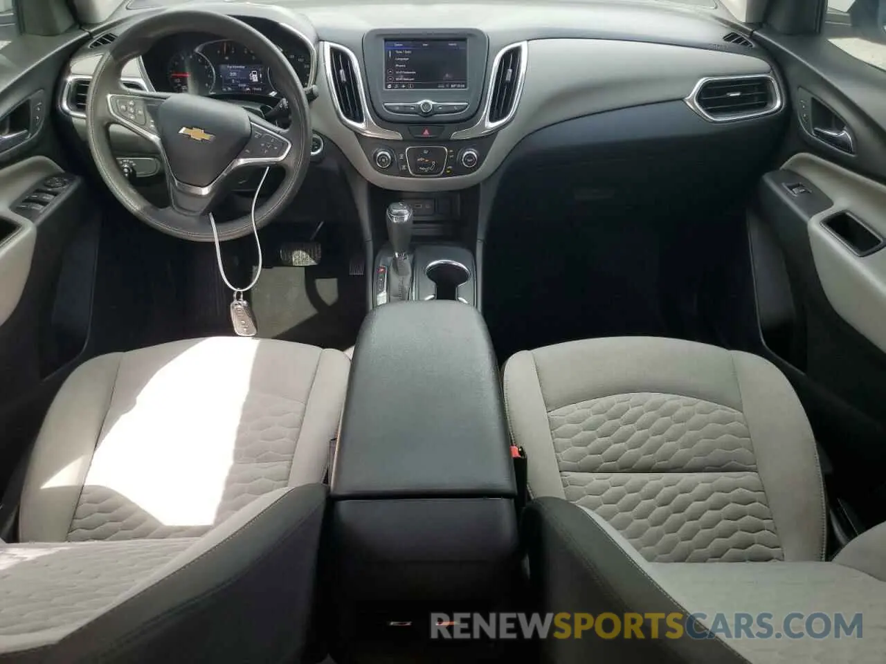 8 Photograph of a damaged car 2GNAXKEV7L6183805 CHEVROLET EQUINOX 2020