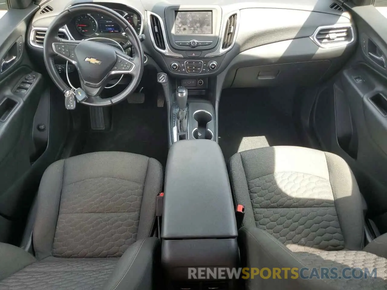 8 Фотография поврежденного автомобиля 2GNAXKEV7L6201705 CHEVROLET EQUINOX 2020