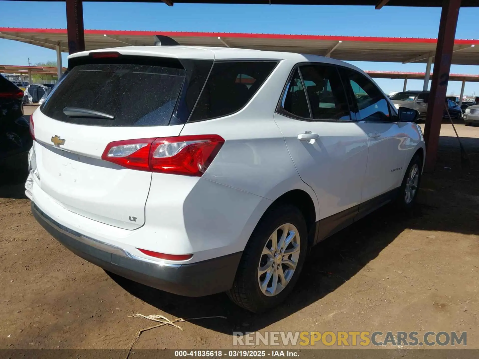4 Photograph of a damaged car 2GNAXKEV7L6220979 CHEVROLET EQUINOX 2020