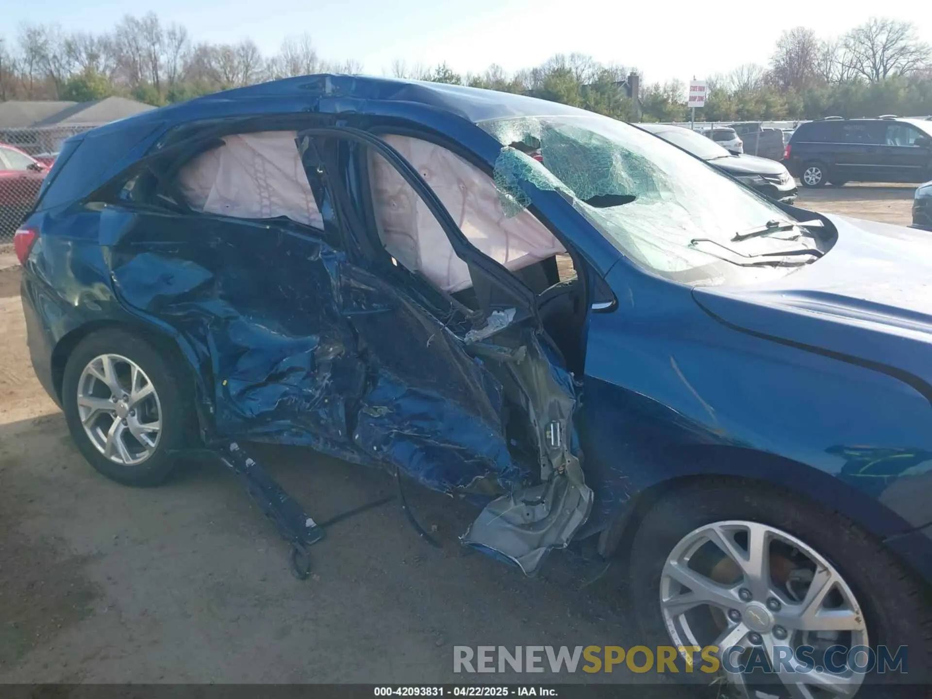 6 Photograph of a damaged car 2GNAXKEV7L6241329 CHEVROLET EQUINOX 2020