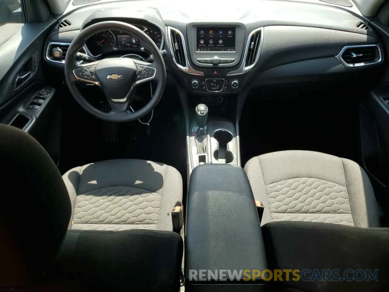 8 Photograph of a damaged car 2GNAXKEV7L6266263 CHEVROLET EQUINOX 2020