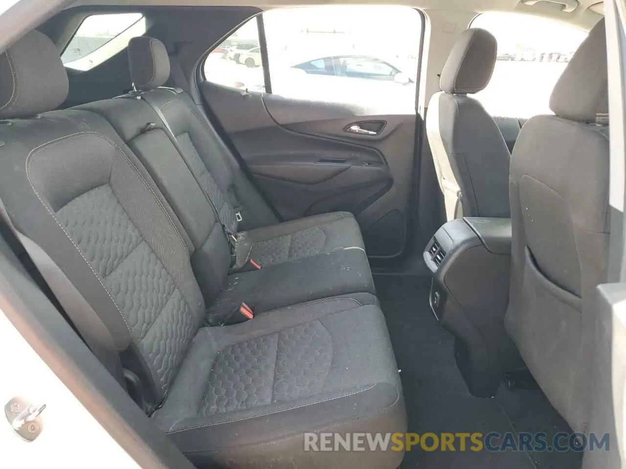 11 Photograph of a damaged car 2GNAXKEV8L6152109 CHEVROLET EQUINOX 2020