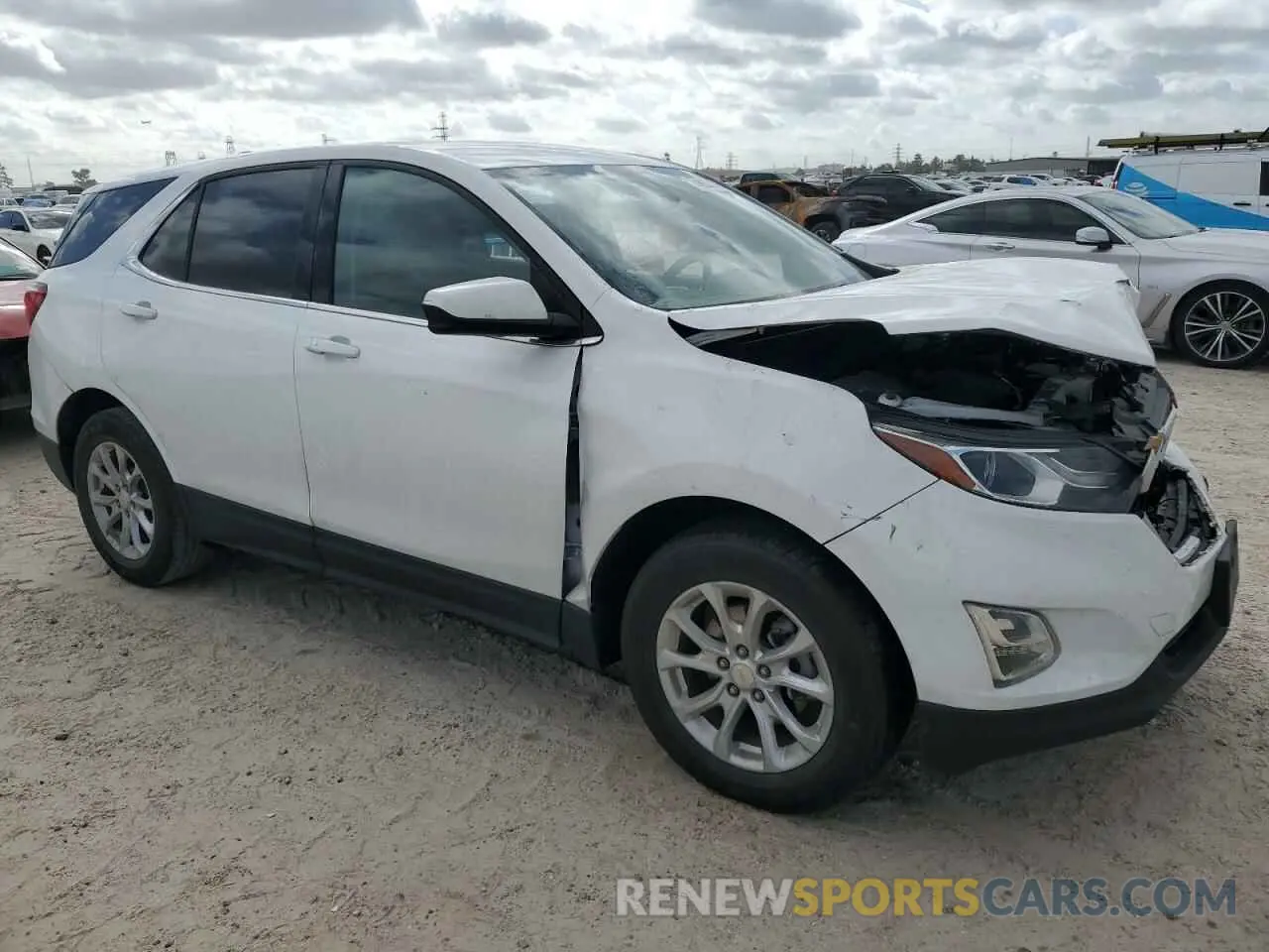 4 Photograph of a damaged car 2GNAXKEV8L6152109 CHEVROLET EQUINOX 2020
