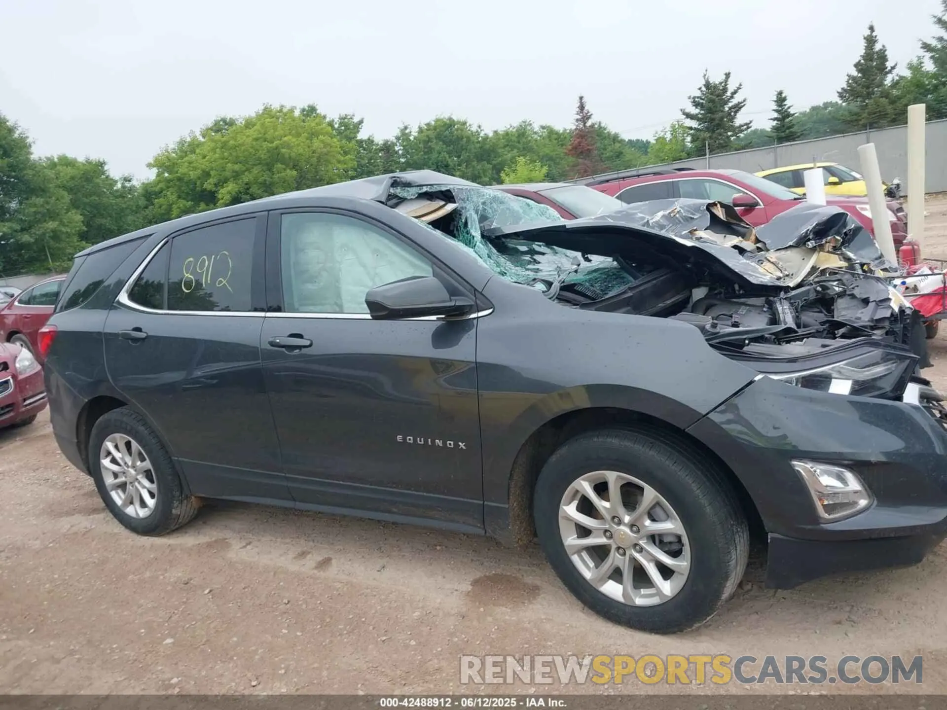13 Фотография поврежденного автомобиля 2GNAXKEV8L6169072 CHEVROLET EQUINOX 2020