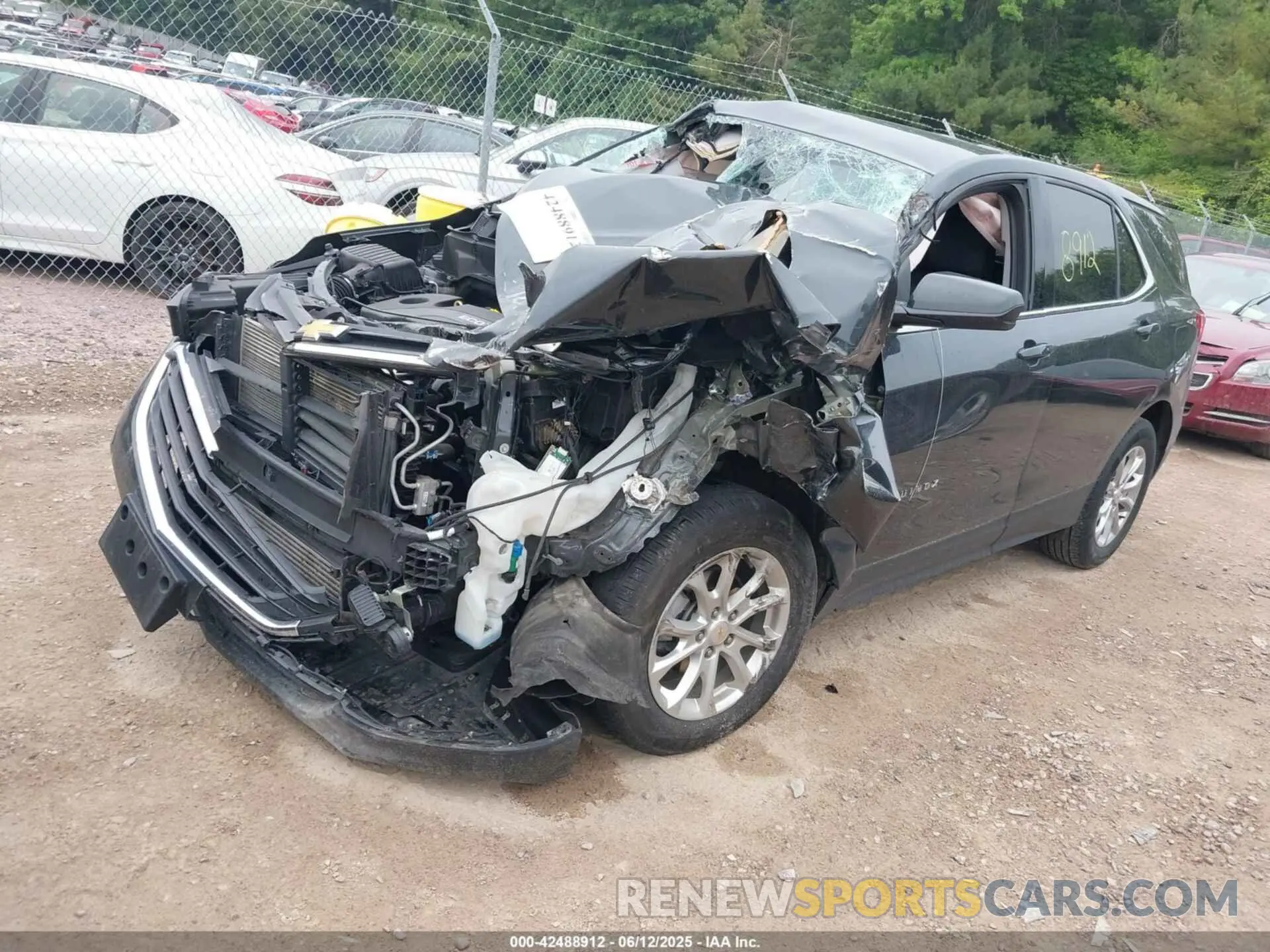 2 Фотография поврежденного автомобиля 2GNAXKEV8L6169072 CHEVROLET EQUINOX 2020