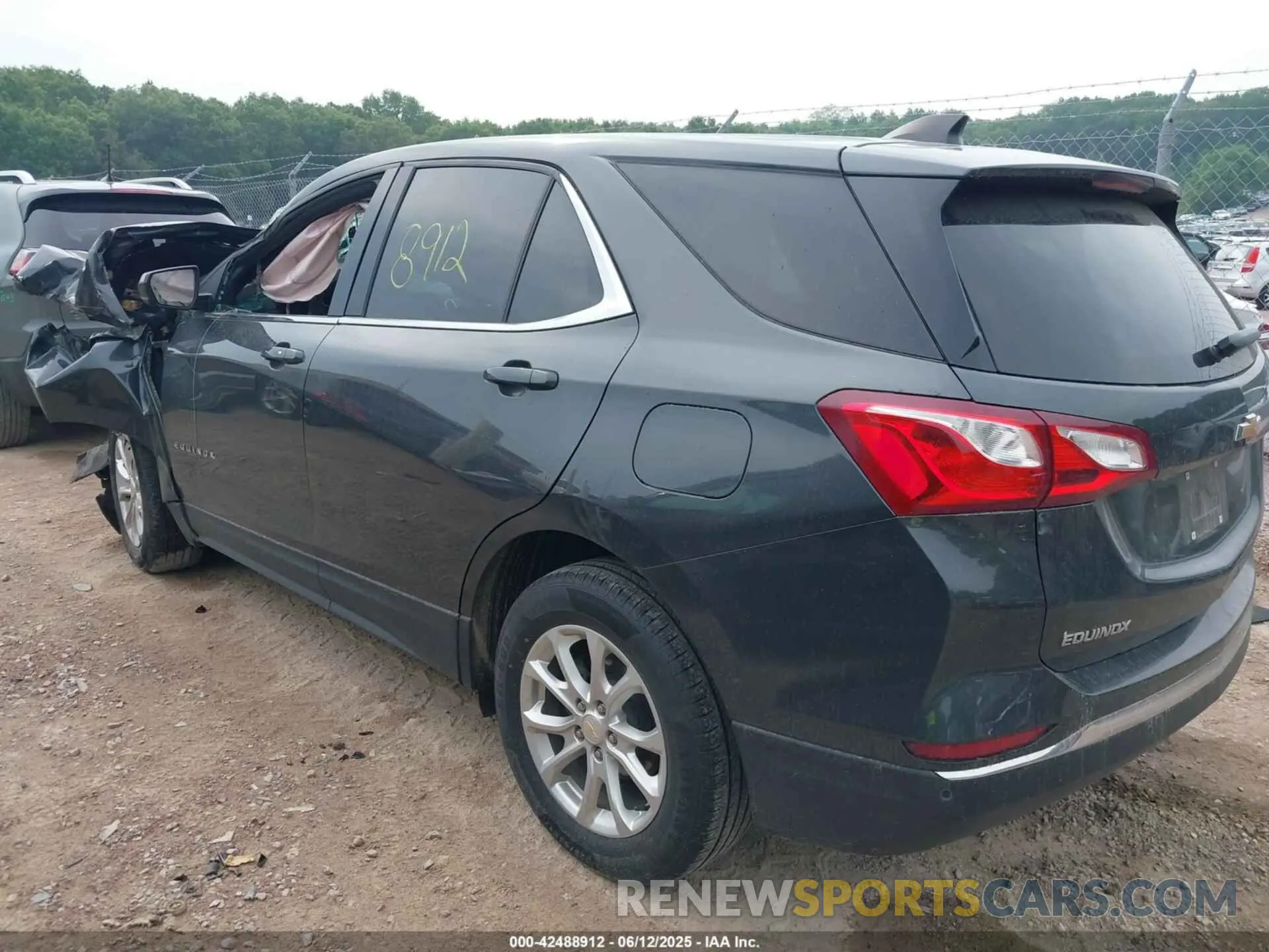 3 Фотография поврежденного автомобиля 2GNAXKEV8L6169072 CHEVROLET EQUINOX 2020