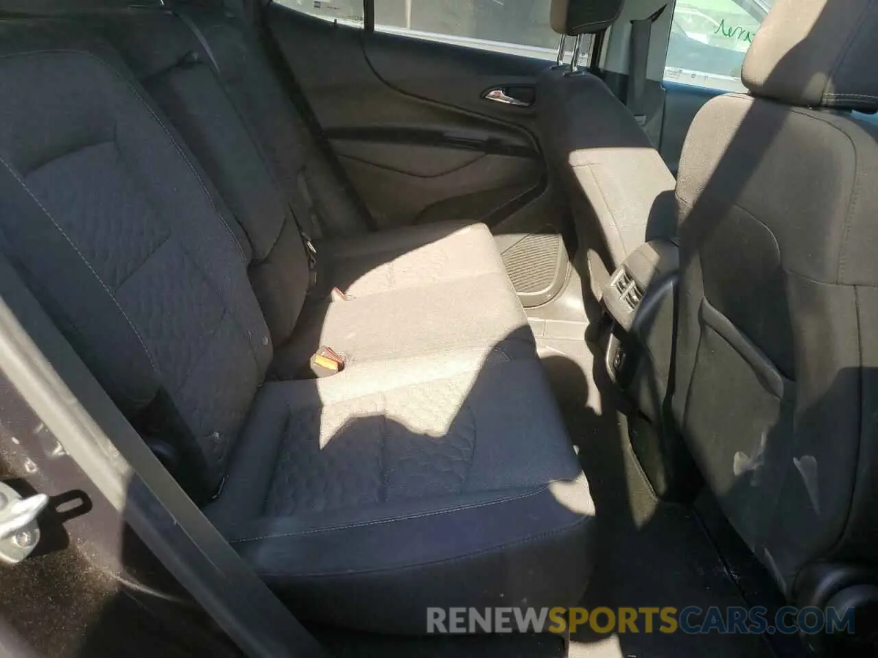 10 Photograph of a damaged car 2GNAXKEV8L6176023 CHEVROLET EQUINOX 2020