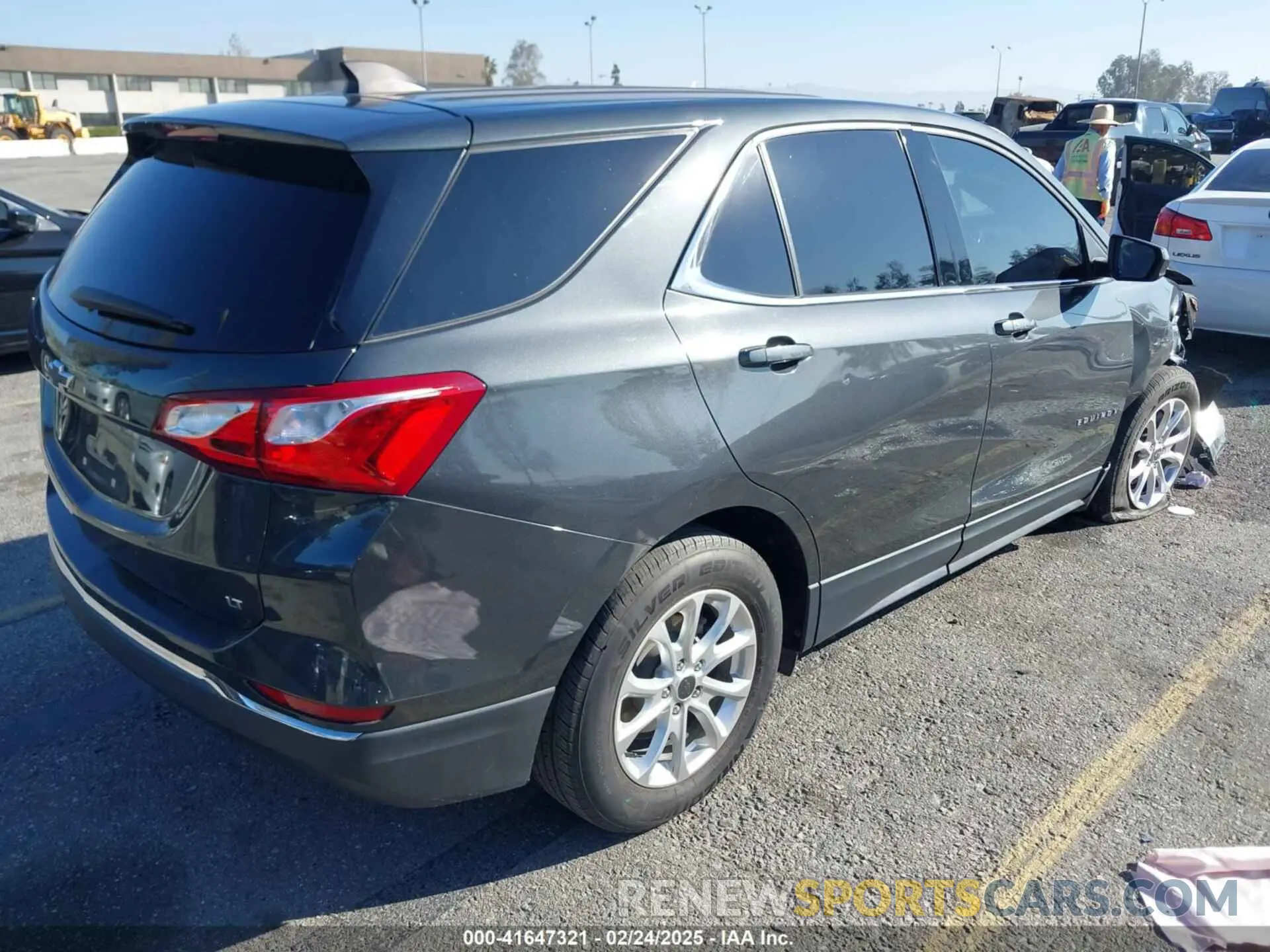 4 Фотография поврежденного автомобиля 2GNAXKEV8L6266076 CHEVROLET EQUINOX 2020