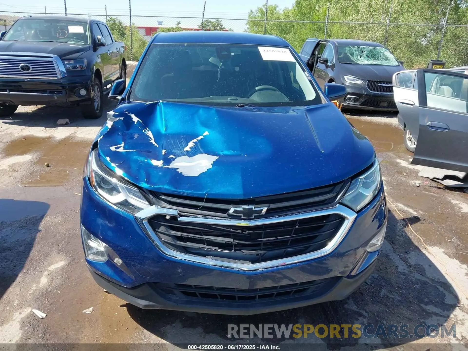 12 Photograph of a damaged car 2GNAXKEV9L6118339 CHEVROLET EQUINOX 2020