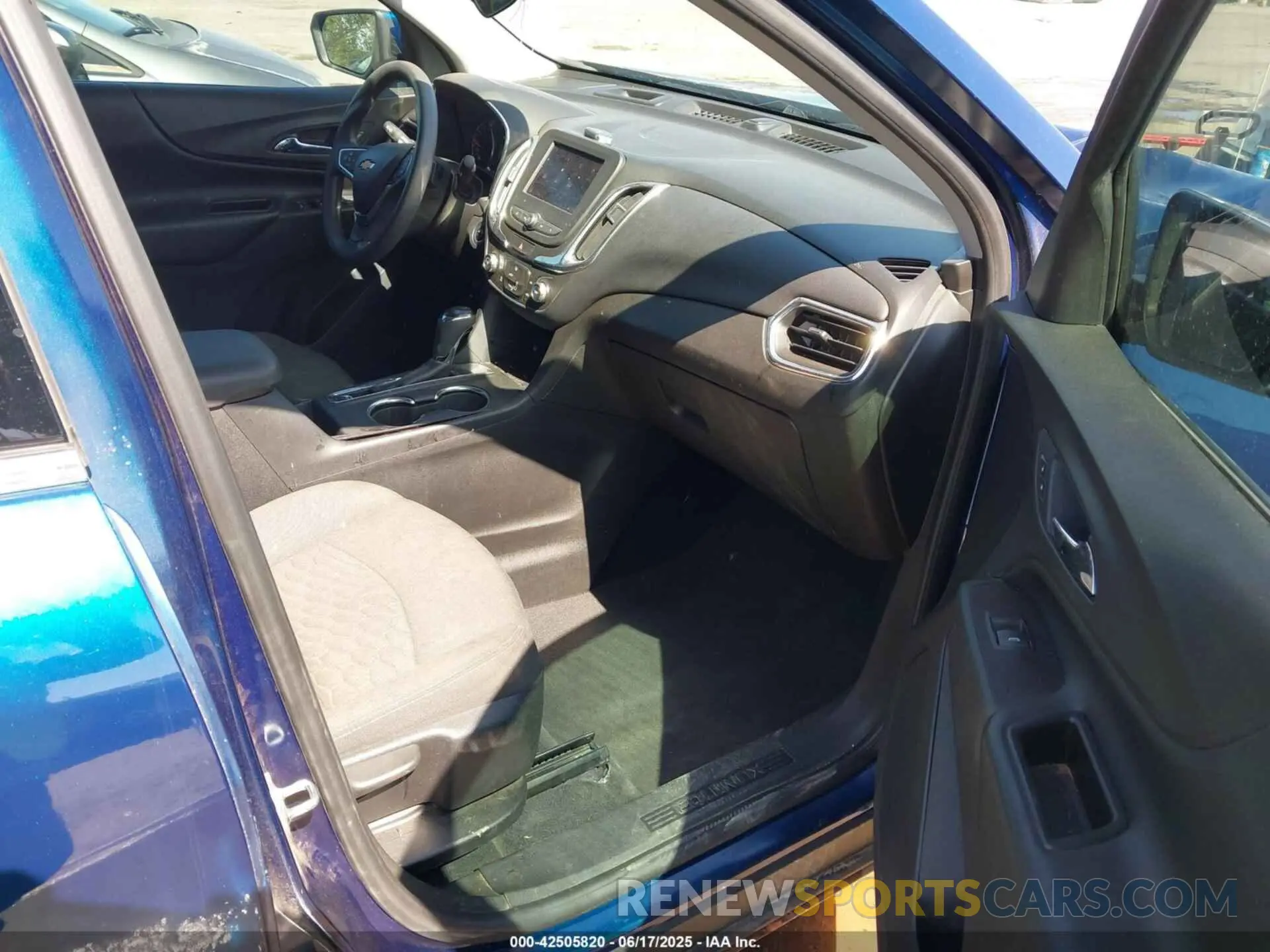 5 Photograph of a damaged car 2GNAXKEV9L6118339 CHEVROLET EQUINOX 2020
