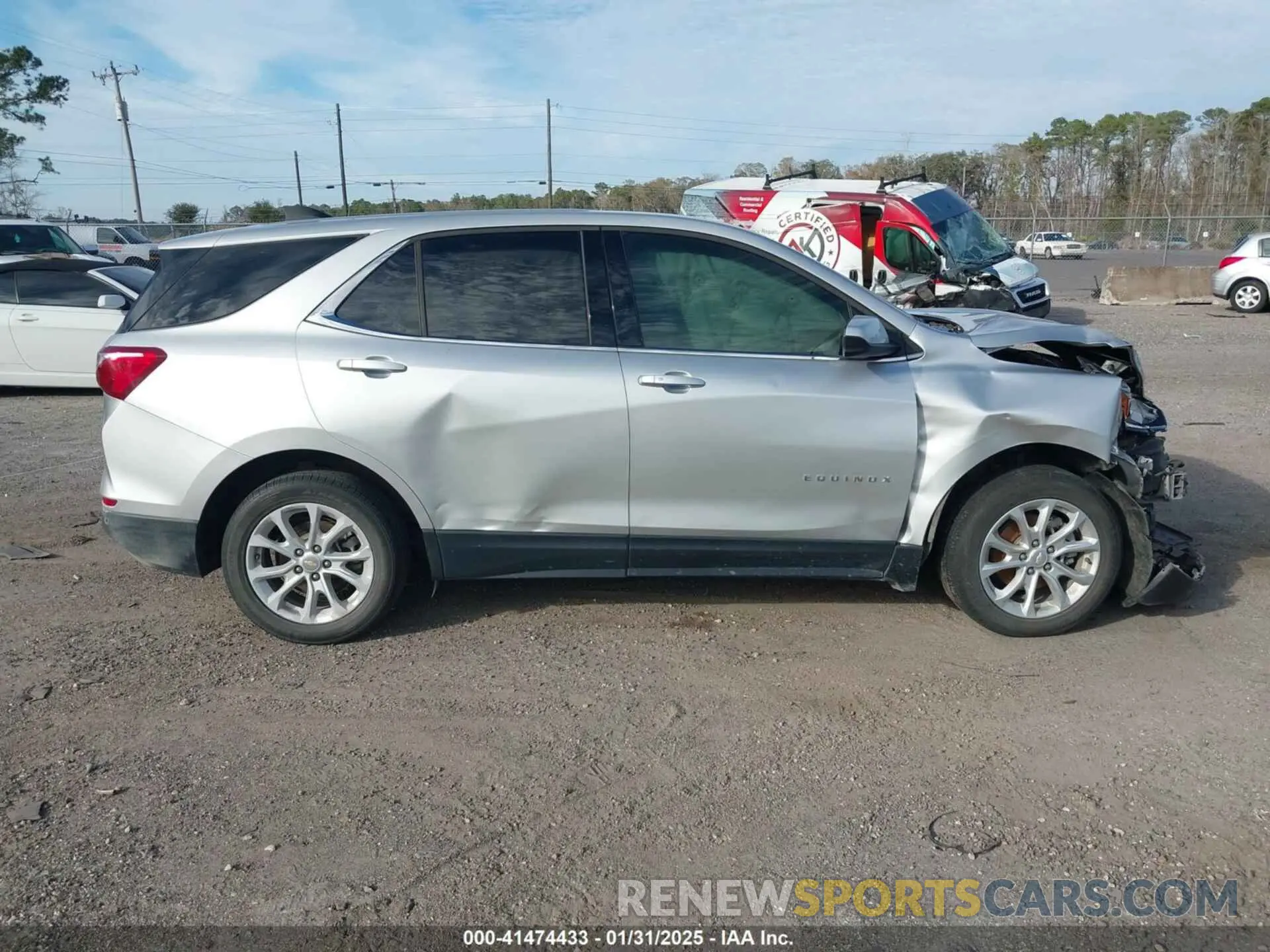 13 Photograph of a damaged car 2GNAXKEVXL6108175 CHEVROLET EQUINOX 2020