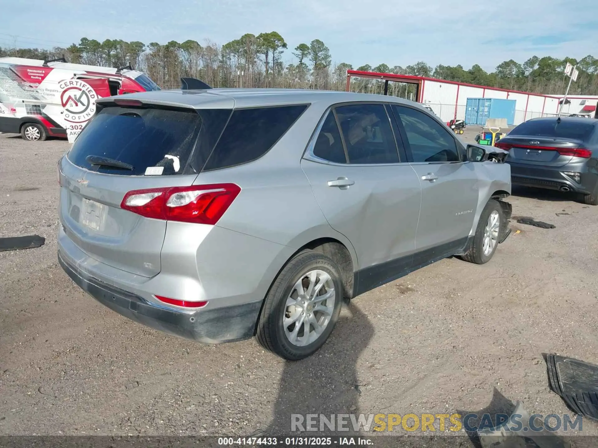 4 Photograph of a damaged car 2GNAXKEVXL6108175 CHEVROLET EQUINOX 2020