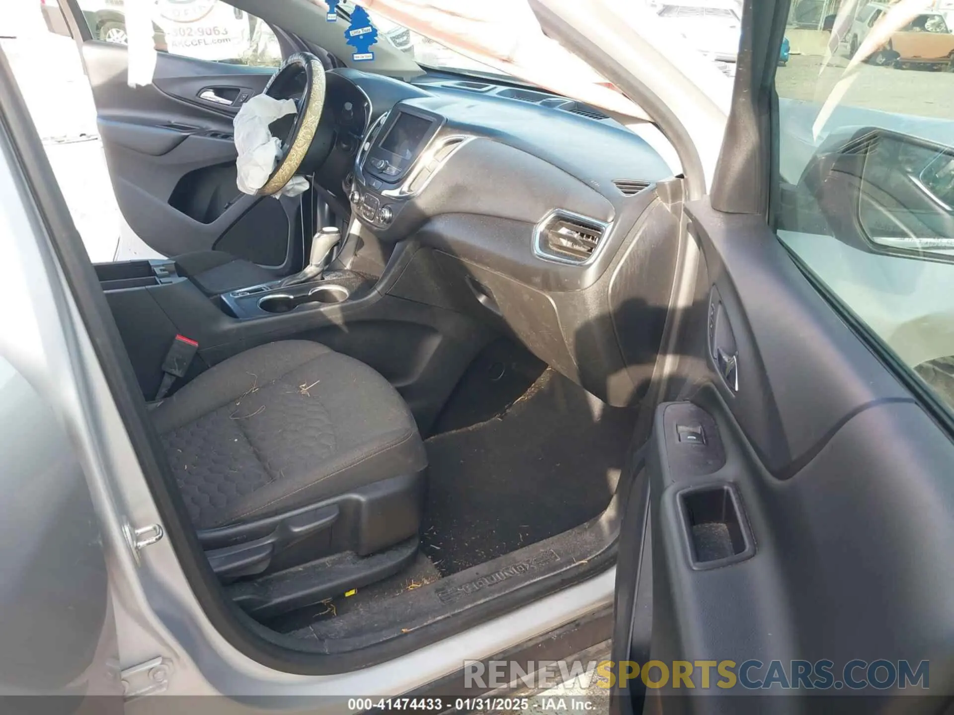 5 Photograph of a damaged car 2GNAXKEVXL6108175 CHEVROLET EQUINOX 2020