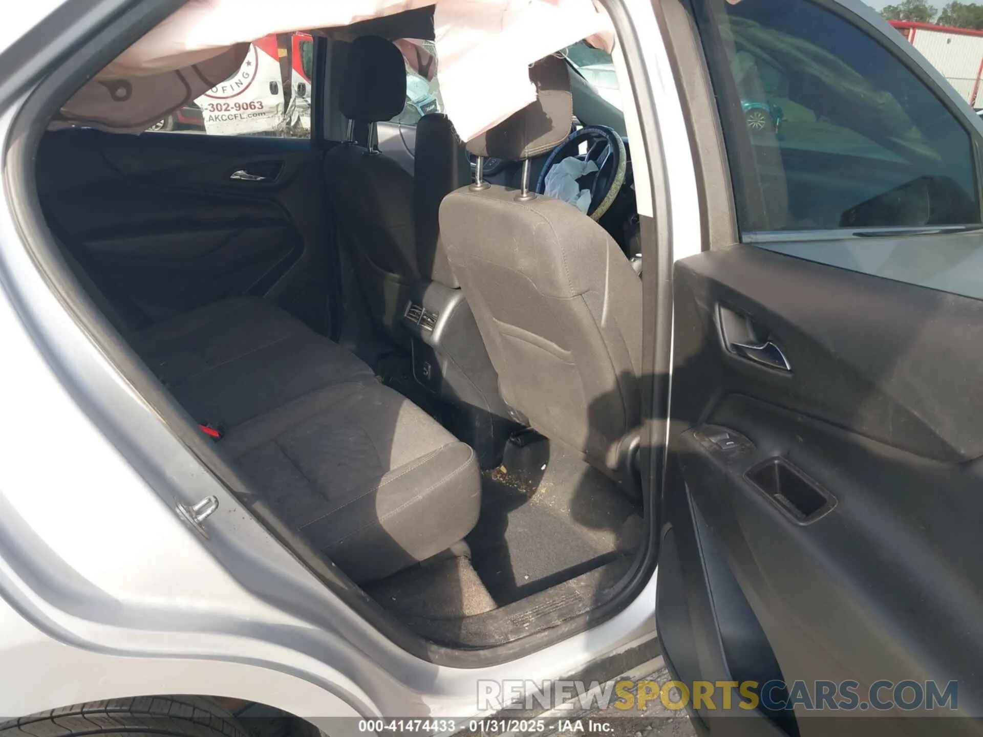8 Photograph of a damaged car 2GNAXKEVXL6108175 CHEVROLET EQUINOX 2020