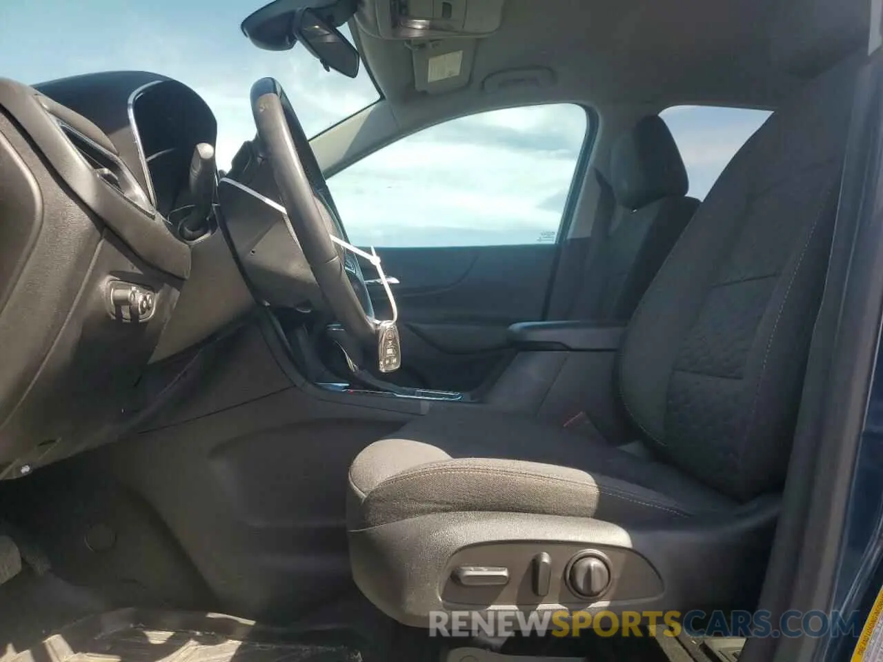 7 Photograph of a damaged car 2GNAXKEVXL6249215 CHEVROLET EQUINOX 2020