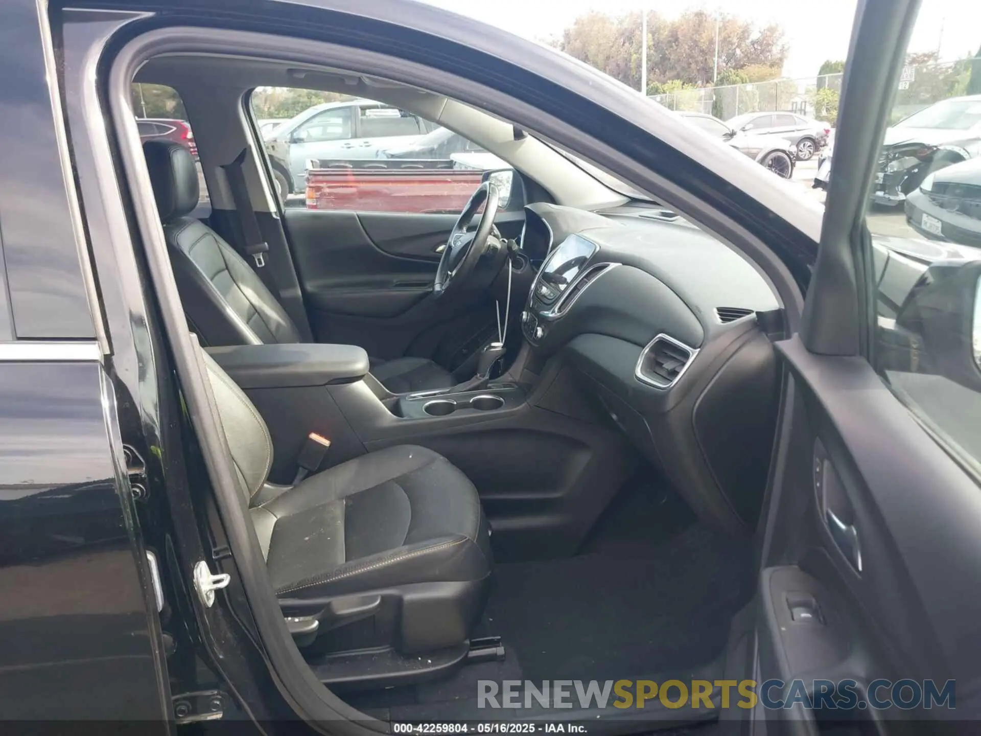 5 Photograph of a damaged car 2GNAXLEX2L6206737 CHEVROLET EQUINOX 2020