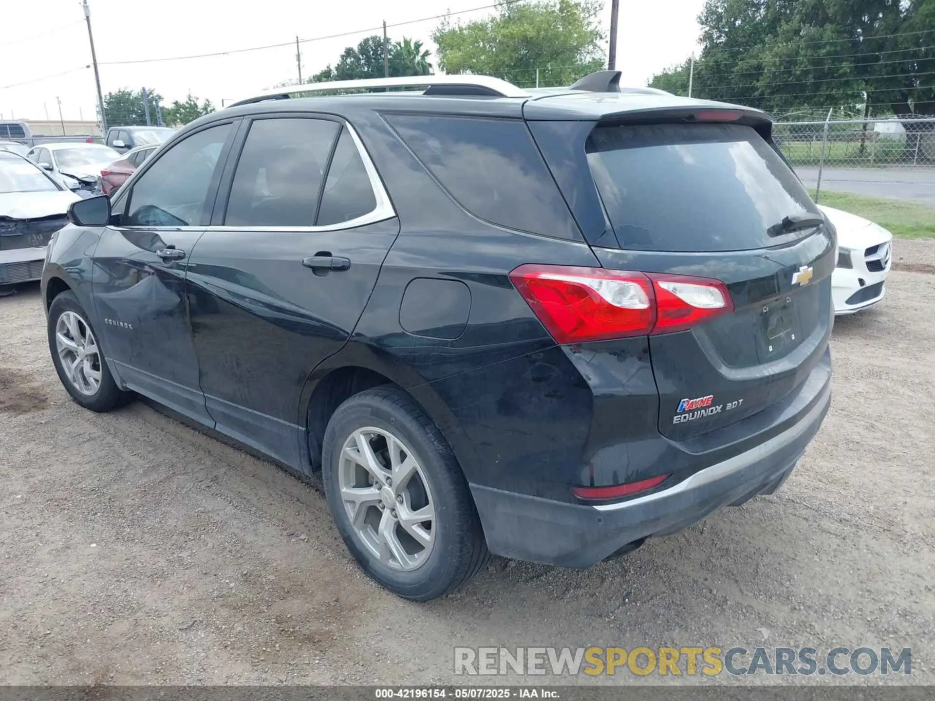 3 Photograph of a damaged car 2GNAXLEX4L6215956 CHEVROLET EQUINOX 2020