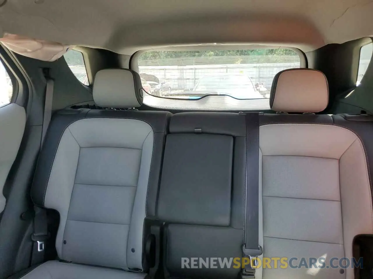 10 Photograph of a damaged car 2GNAXNEV4L6273835 CHEVROLET EQUINOX 2020