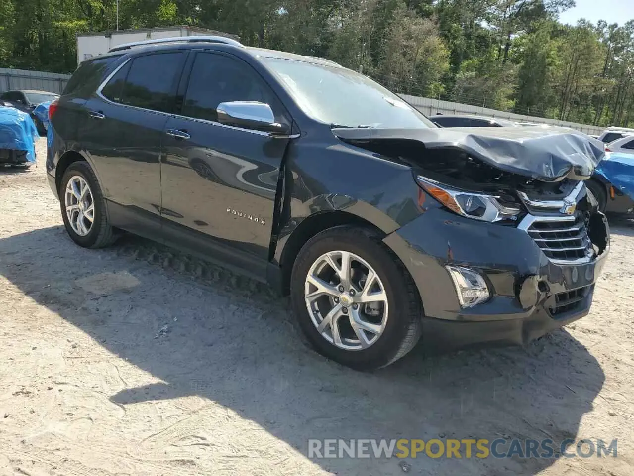 4 Photograph of a damaged car 2GNAXNEV4L6273835 CHEVROLET EQUINOX 2020