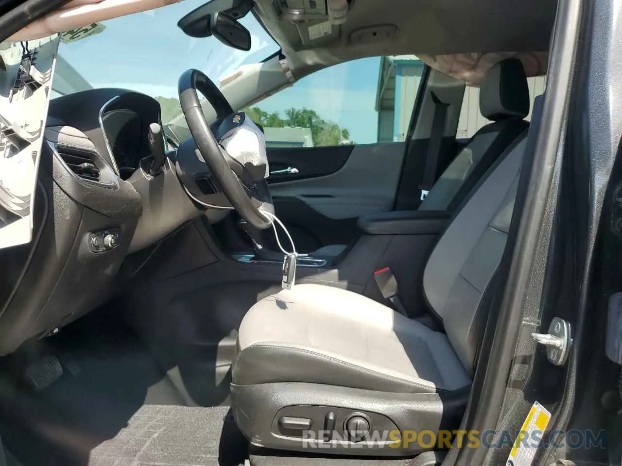 7 Photograph of a damaged car 2GNAXNEV4L6273835 CHEVROLET EQUINOX 2020