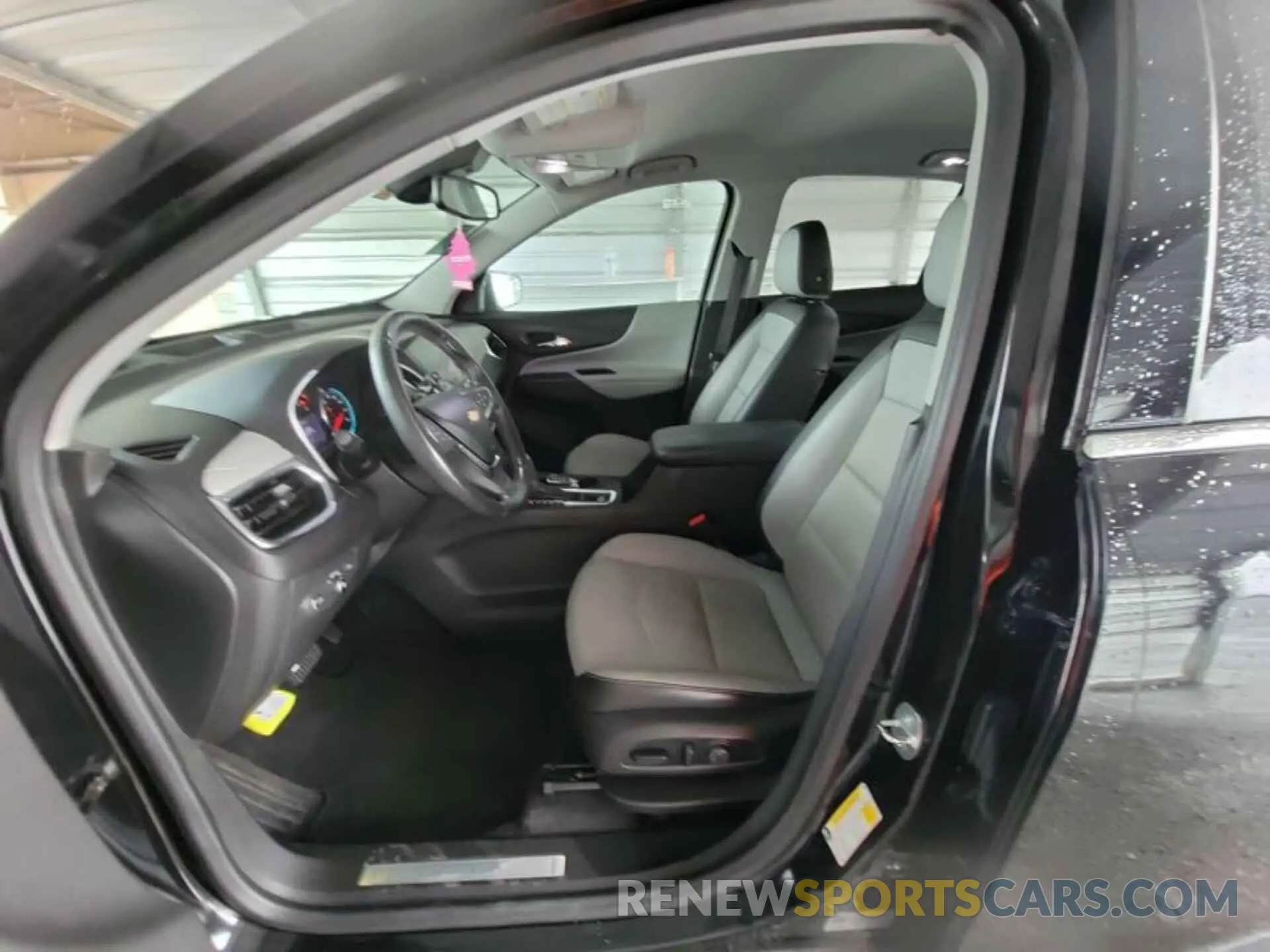 1 Photograph of a damaged car 2GNAXNEV7L6182994 CHEVROLET EQUINOX 2020