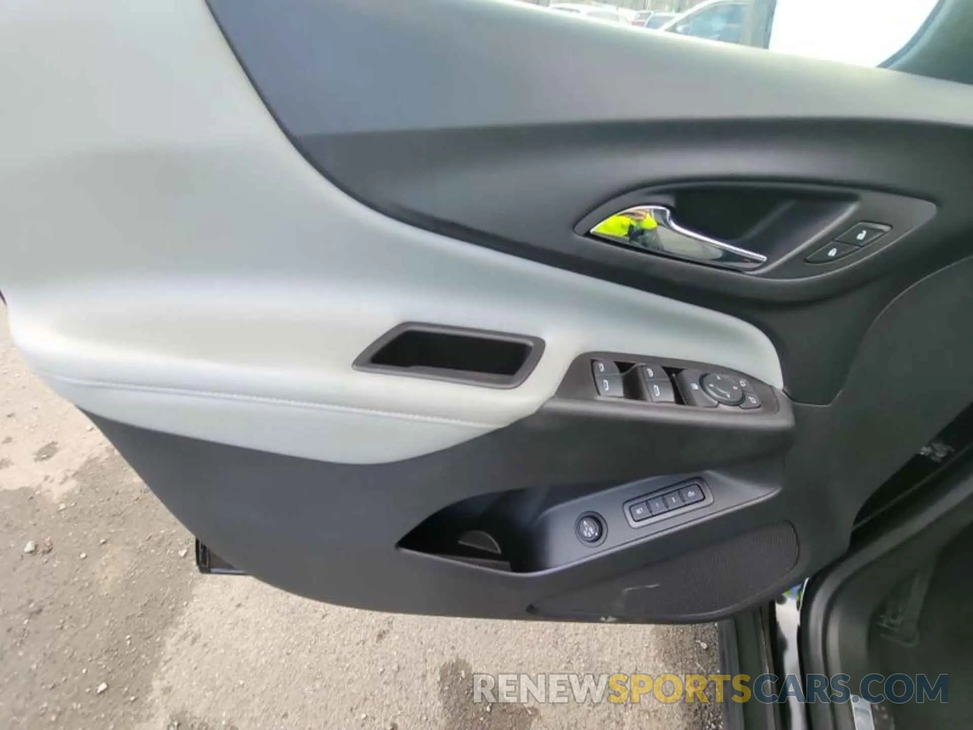 13 Photograph of a damaged car 2GNAXNEV7L6182994 CHEVROLET EQUINOX 2020