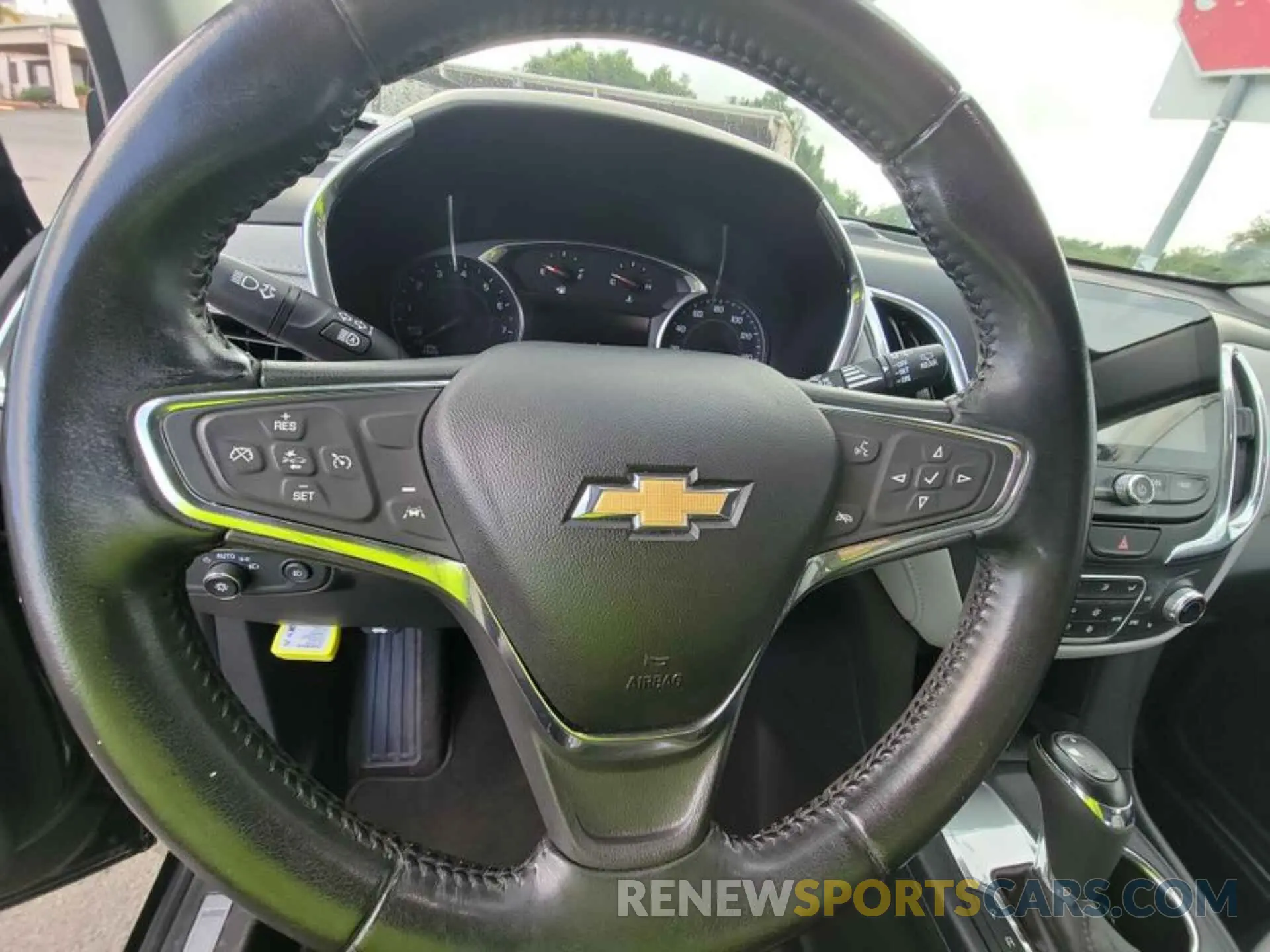 19 Photograph of a damaged car 2GNAXNEV7L6182994 CHEVROLET EQUINOX 2020