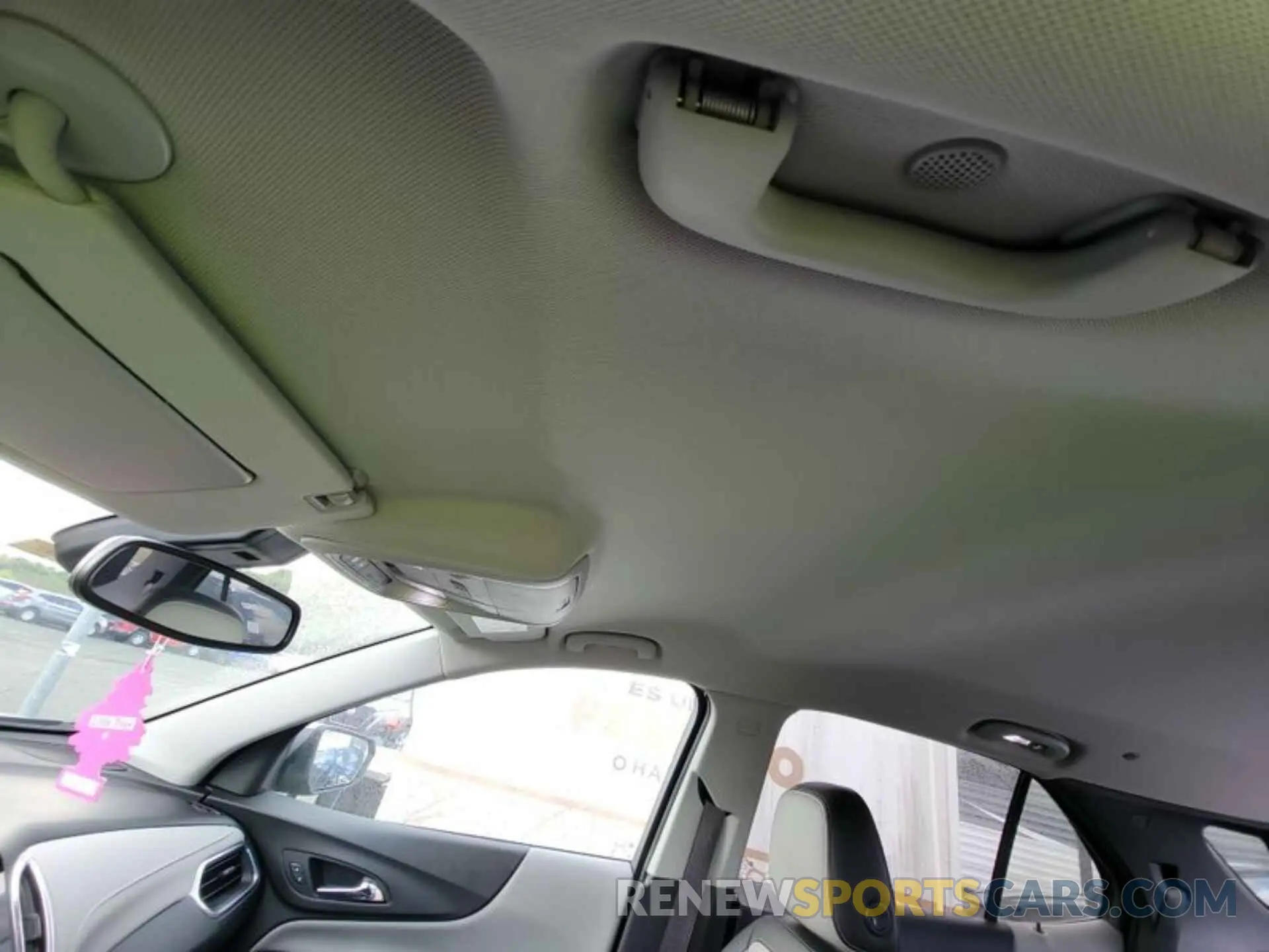 4 Photograph of a damaged car 2GNAXNEV7L6182994 CHEVROLET EQUINOX 2020