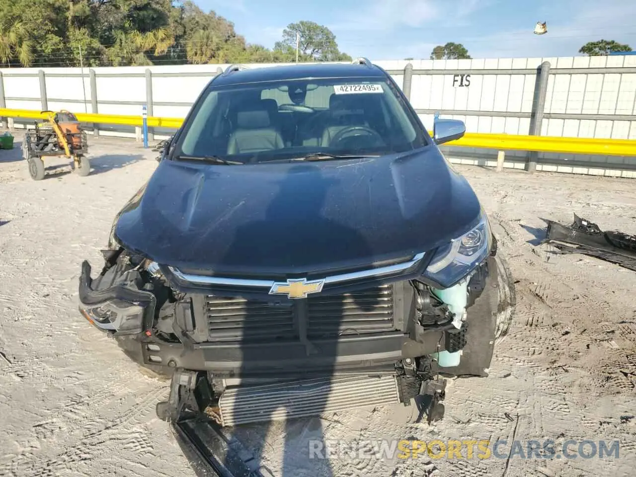 5 Photograph of a damaged car 2GNAXNEVXL6282538 CHEVROLET EQUINOX 2020