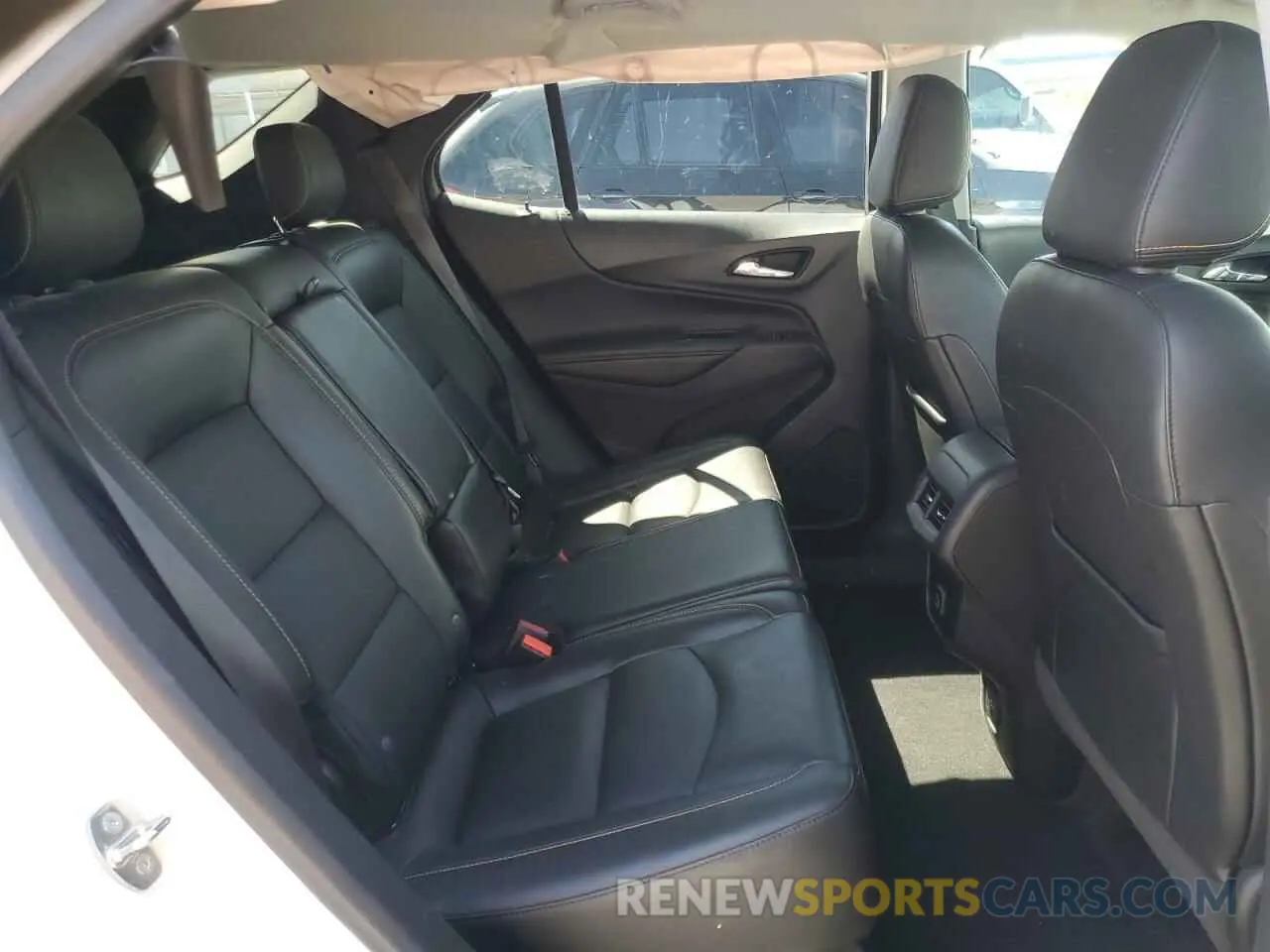 11 Photograph of a damaged car 2GNAXPEX7L6212069 CHEVROLET EQUINOX 2020