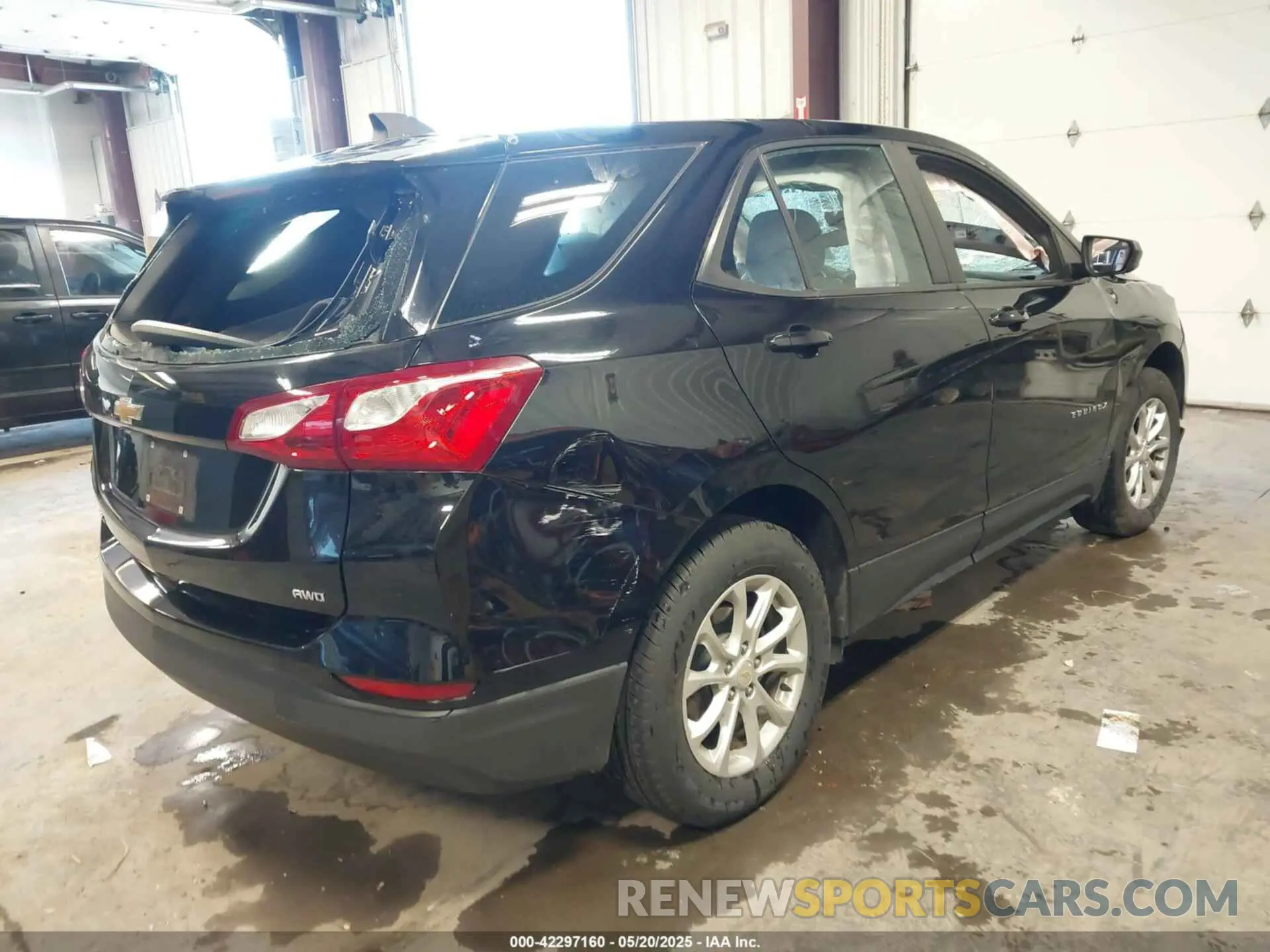 4 Photograph of a damaged car 2GNAXSEV8L6181836 CHEVROLET EQUINOX 2020