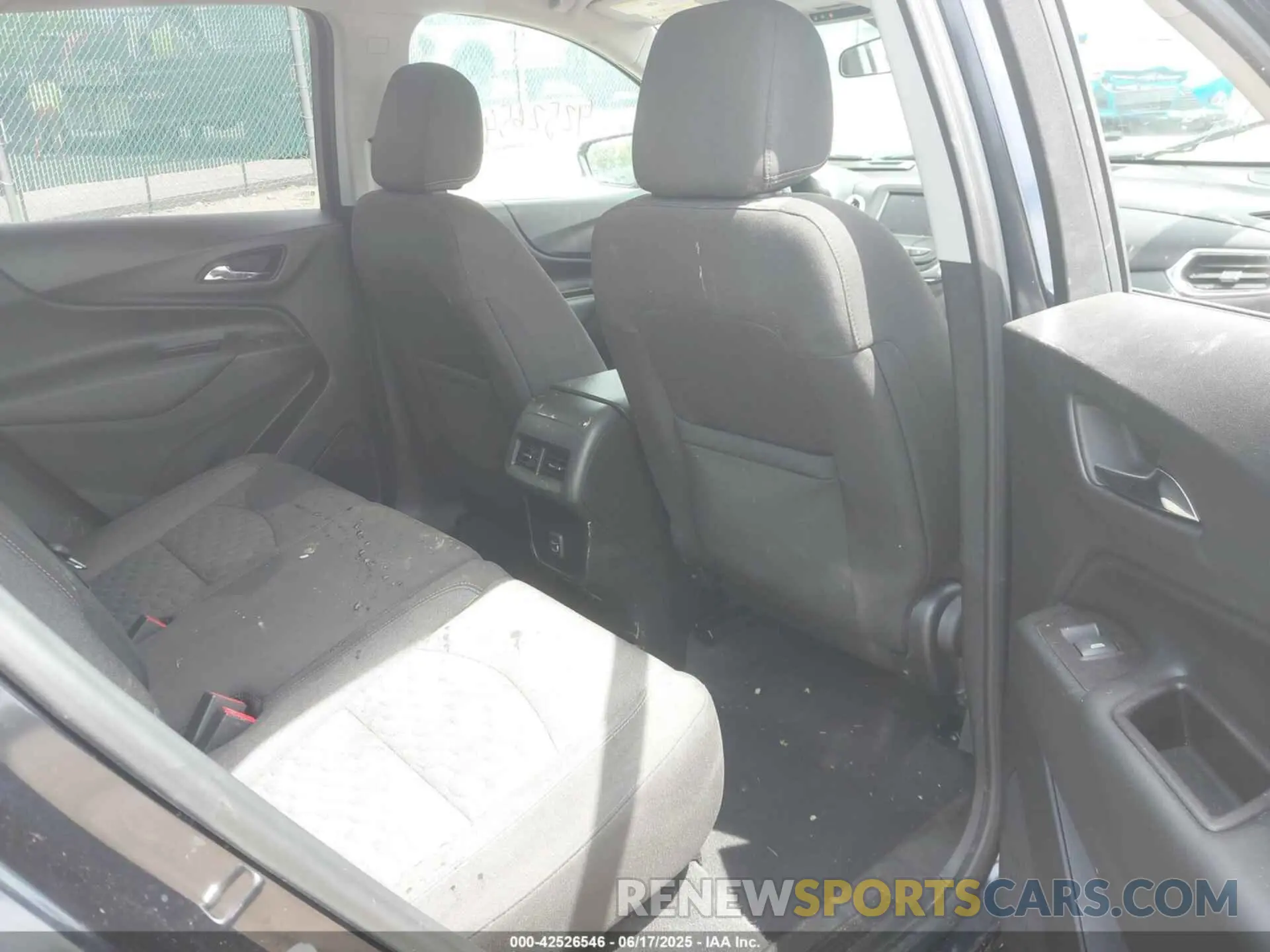 8 Photograph of a damaged car 2GNAXTEV0L6162154 CHEVROLET EQUINOX 2020