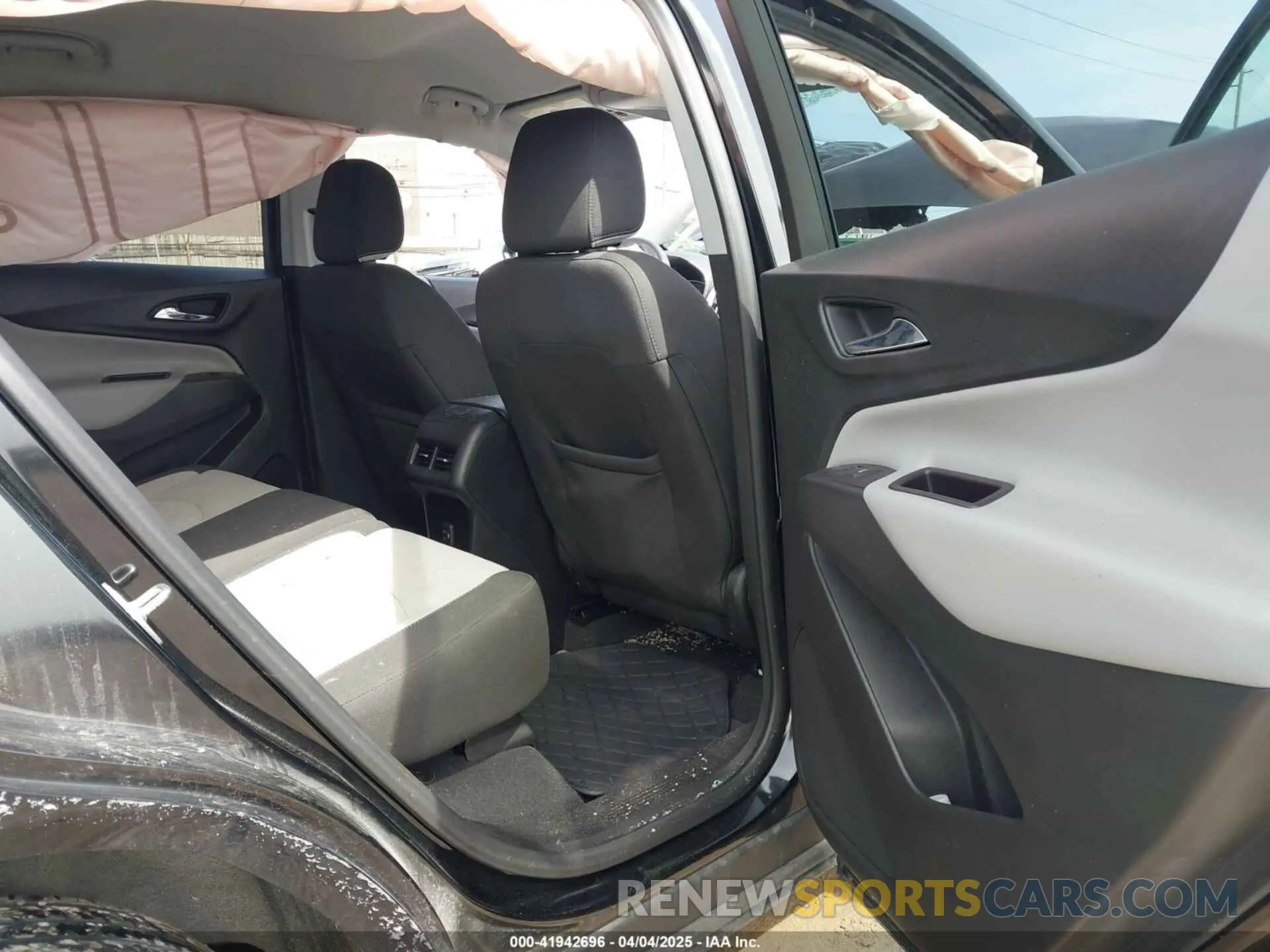 8 Photograph of a damaged car 2GNAXTEV0L6214849 CHEVROLET EQUINOX 2020