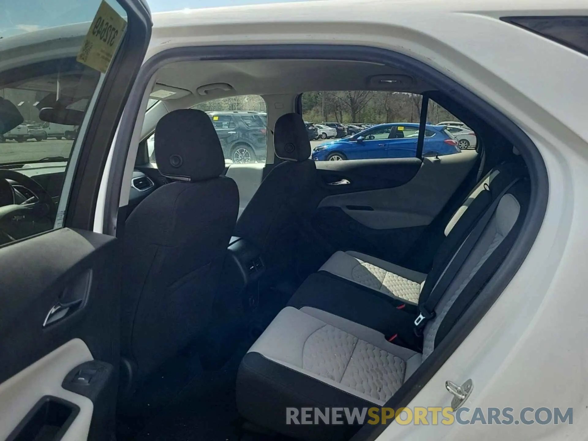 18 Photograph of a damaged car 2GNAXTEV0L6238620 CHEVROLET EQUINOX 2020