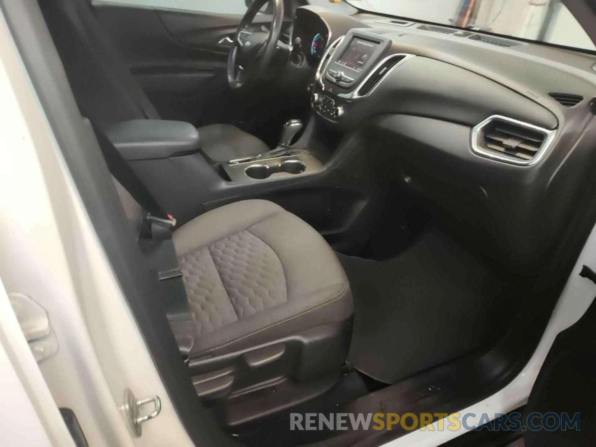 11 Photograph of a damaged car 2GNAXTEV0L6247480 CHEVROLET EQUINOX 2020