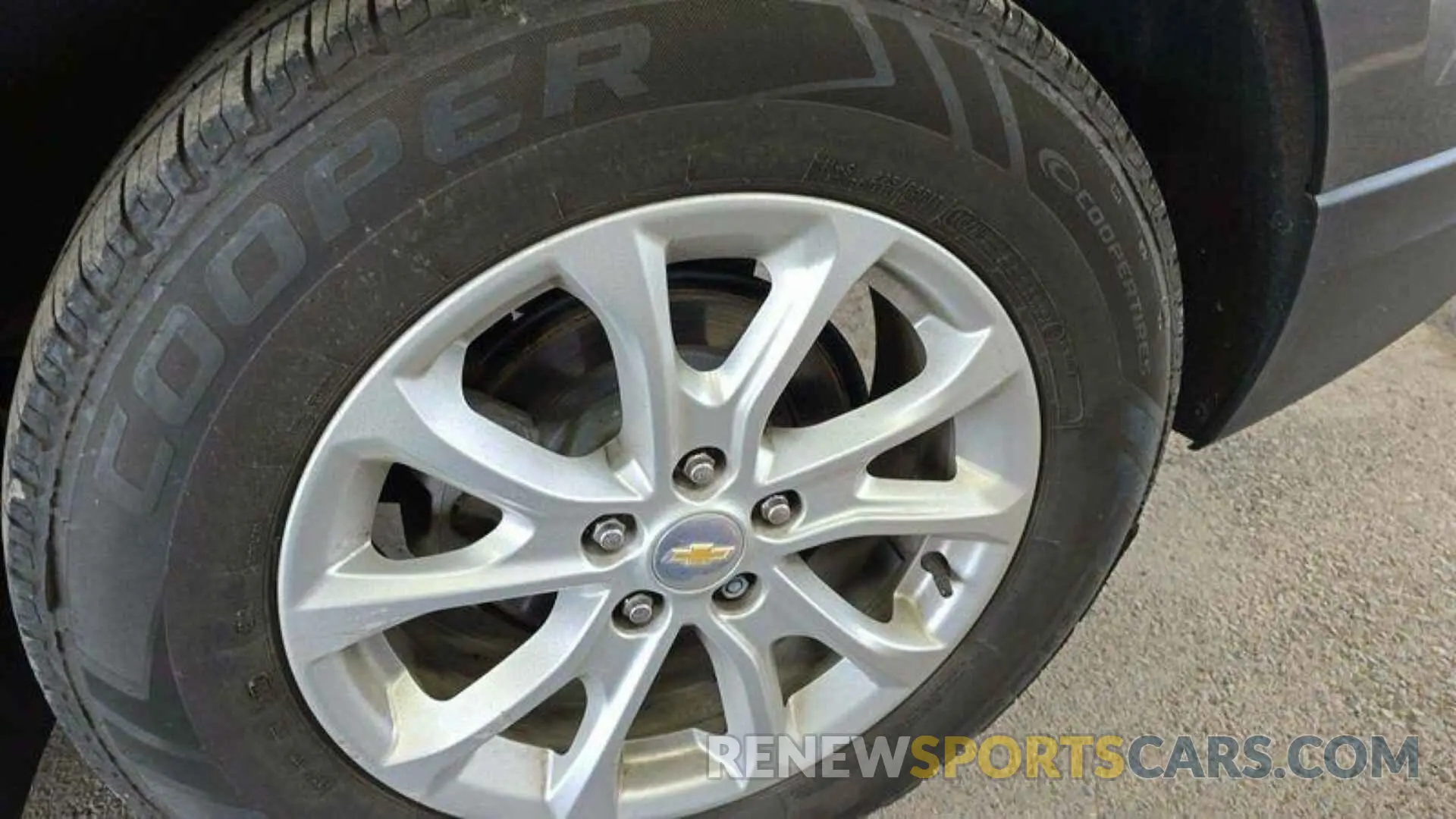 17 Photograph of a damaged car 2GNAXTEV1L6169758 CHEVROLET EQUINOX 2020