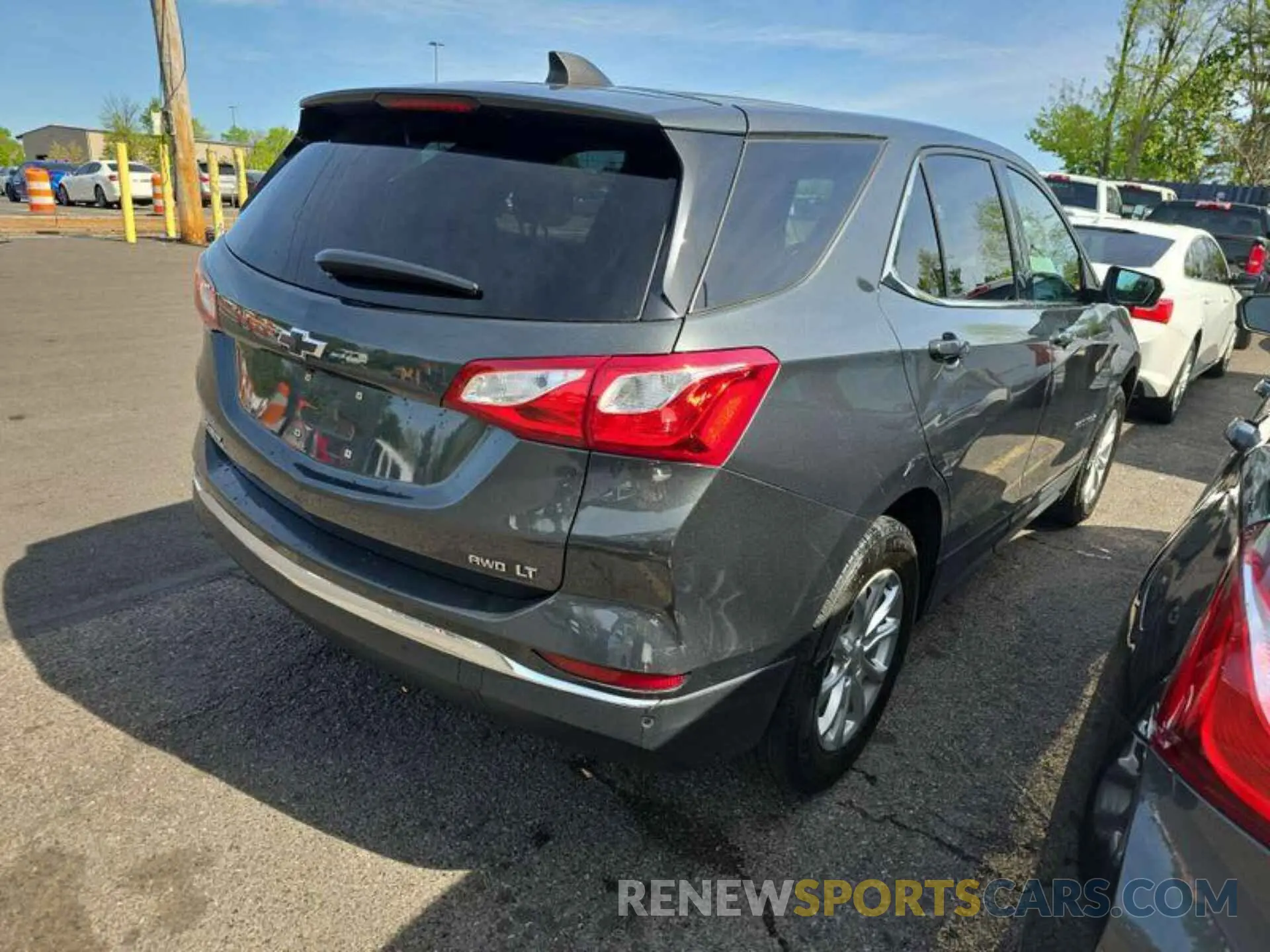 18 Photograph of a damaged car 2GNAXTEV1L6169758 CHEVROLET EQUINOX 2020