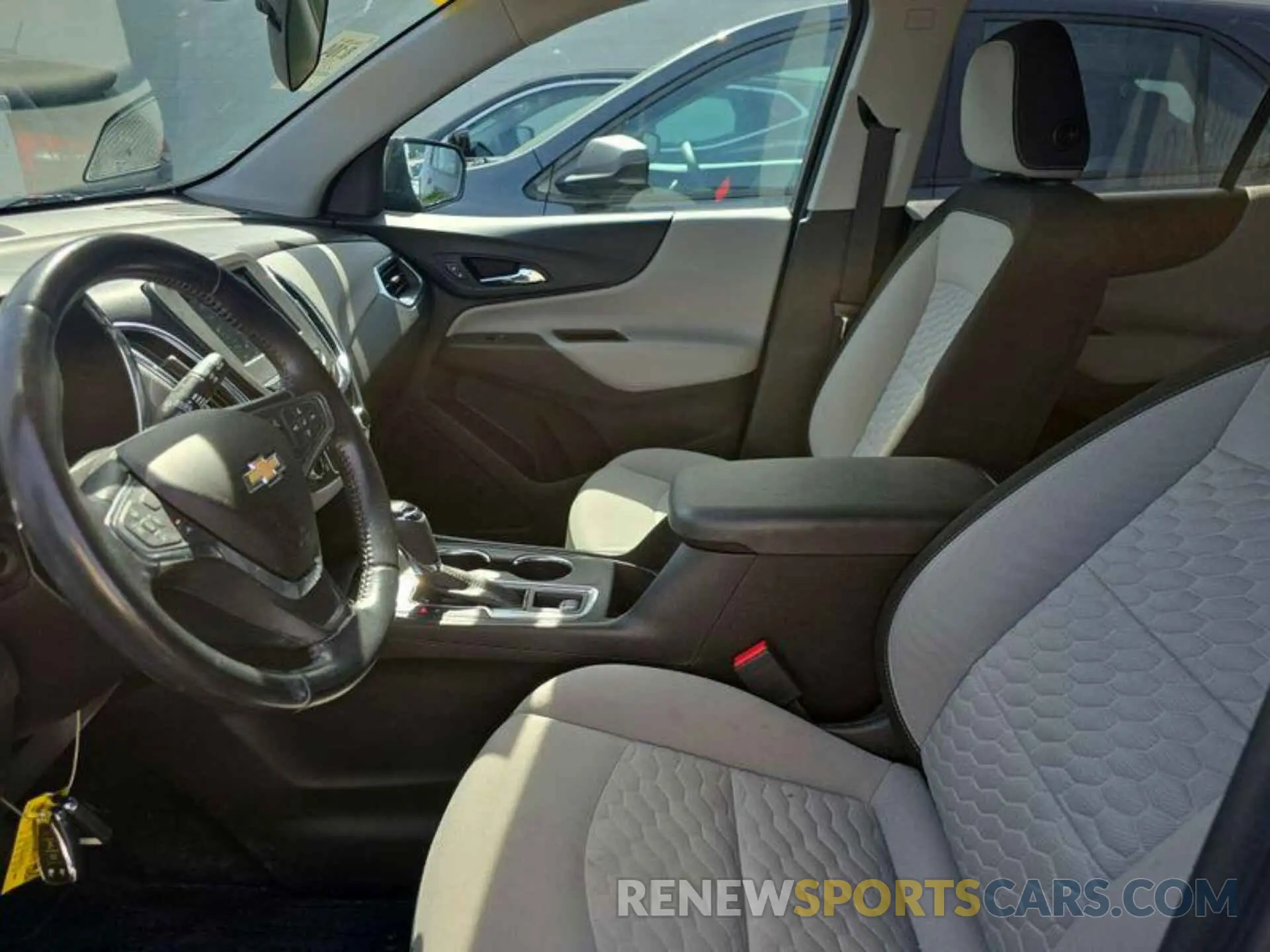 21 Photograph of a damaged car 2GNAXTEV1L6169758 CHEVROLET EQUINOX 2020