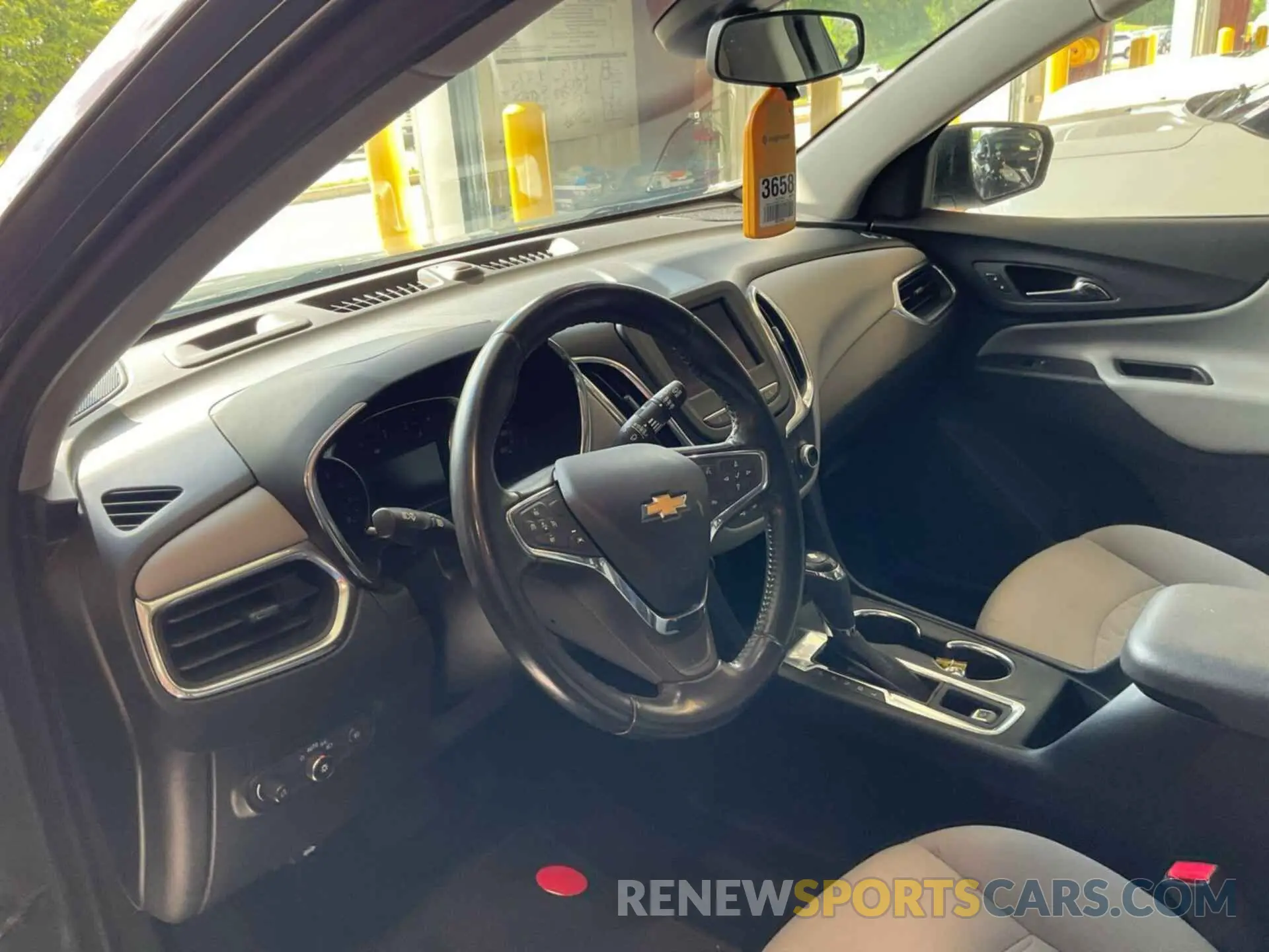 24 Photograph of a damaged car 2GNAXTEV2L6232401 CHEVROLET EQUINOX 2020