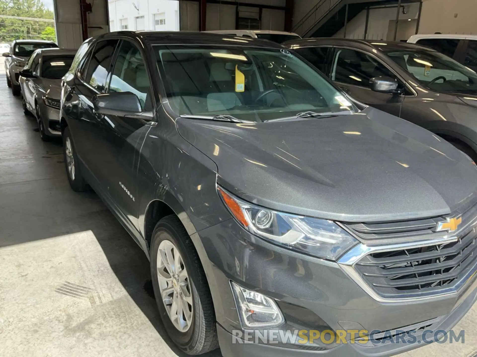 4 Photograph of a damaged car 2GNAXTEV2L6232401 CHEVROLET EQUINOX 2020