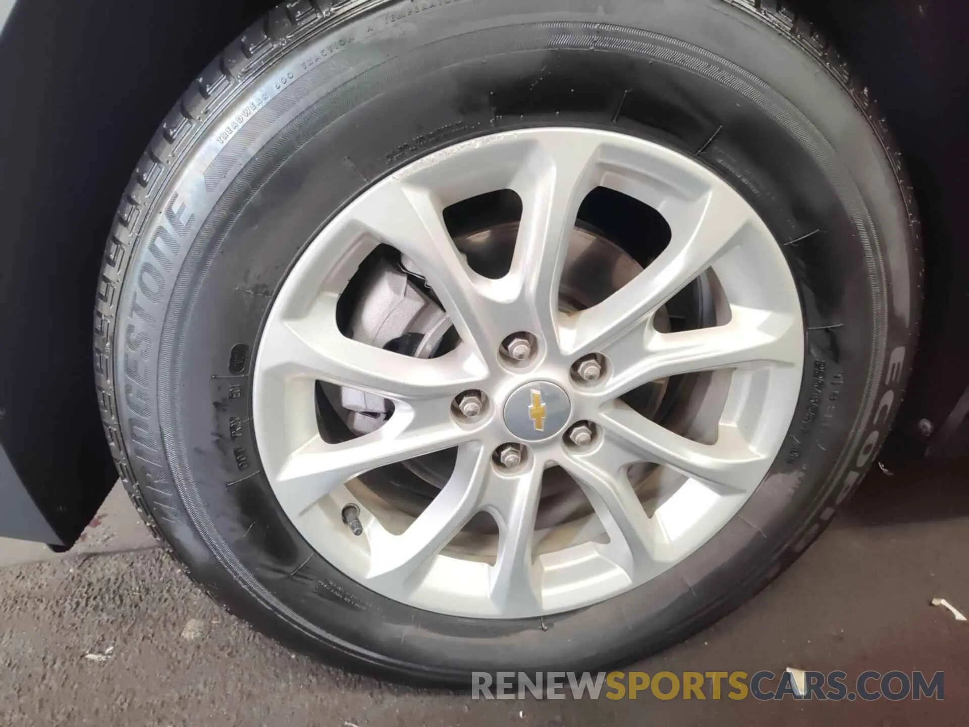 27 Photograph of a damaged car 2GNAXTEV2L6241115 CHEVROLET EQUINOX 2020