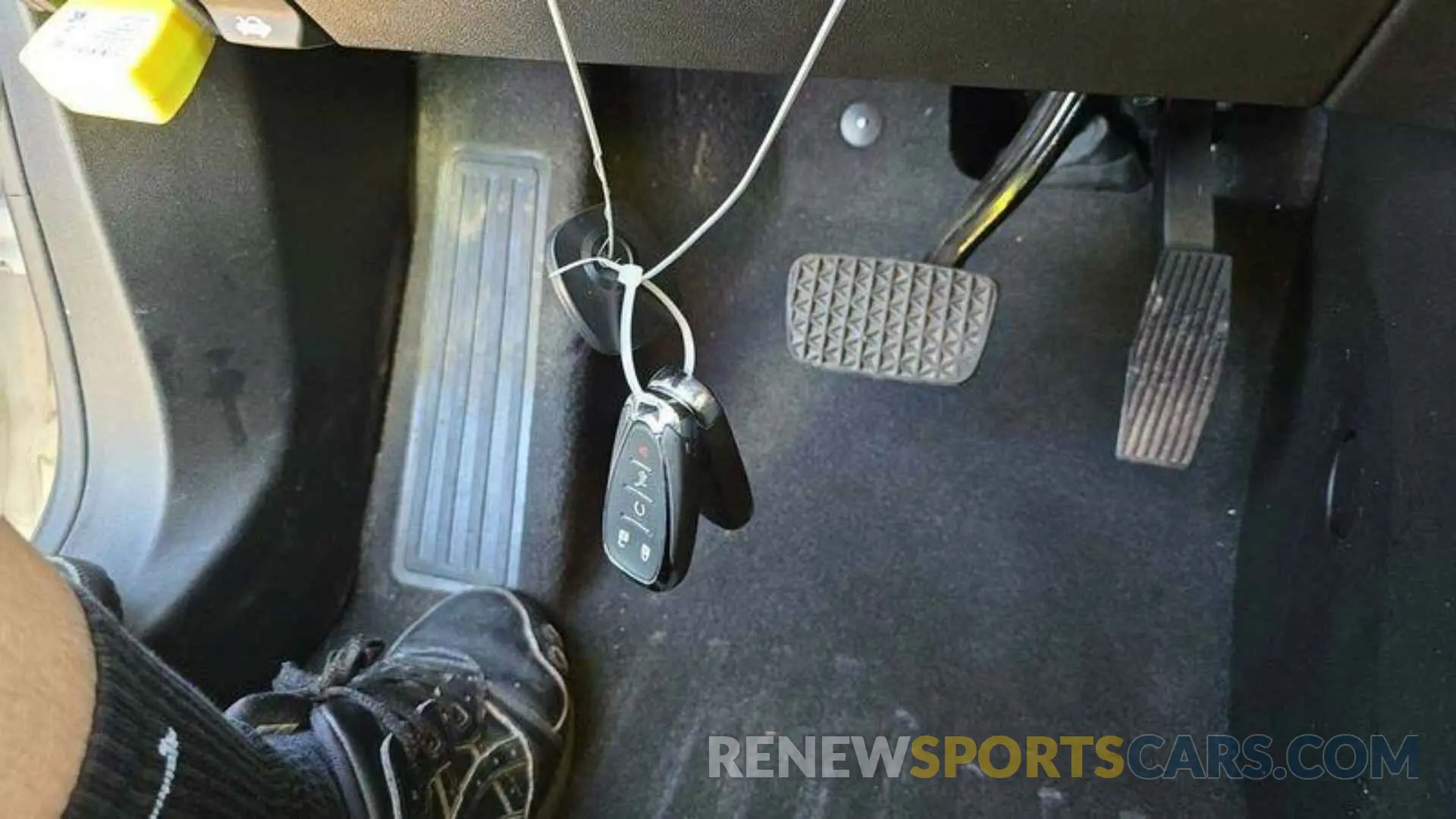 1 Photograph of a damaged car 2GNAXTEV3L6233721 CHEVROLET EQUINOX 2020