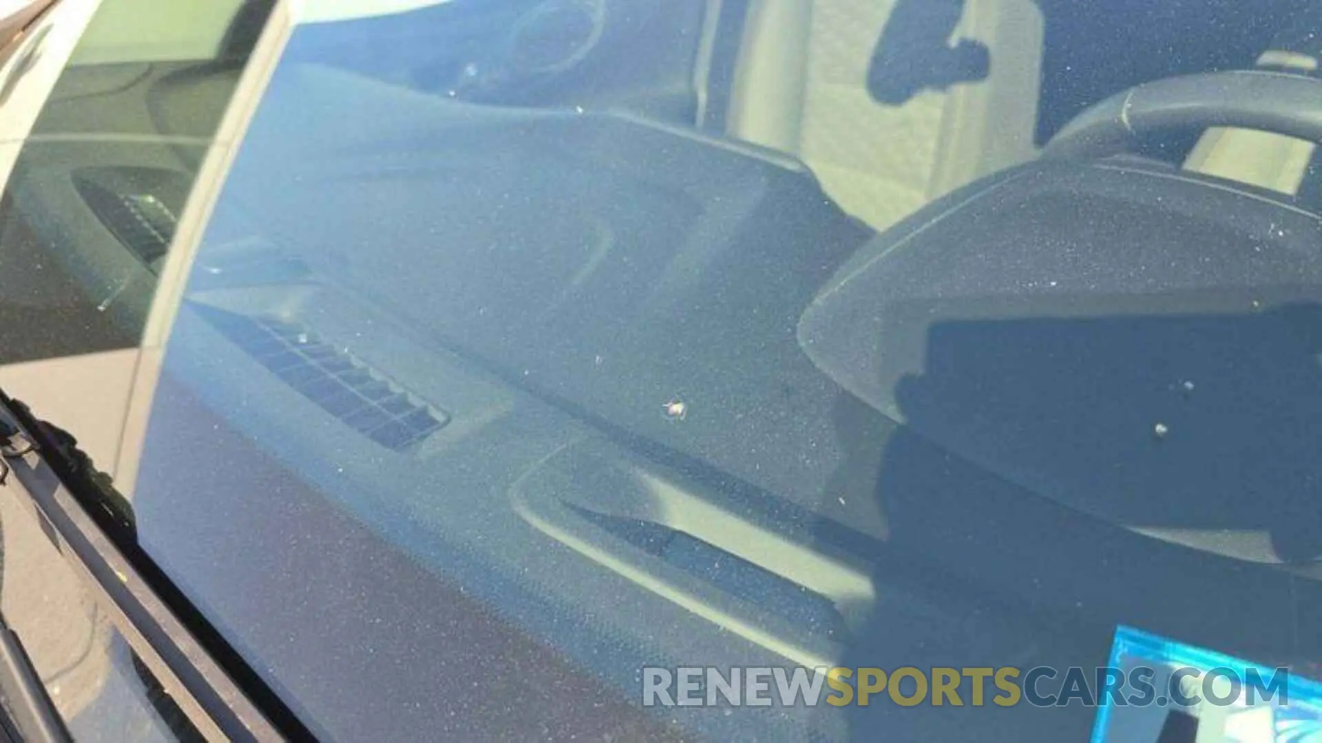 18 Photograph of a damaged car 2GNAXTEV3L6233721 CHEVROLET EQUINOX 2020