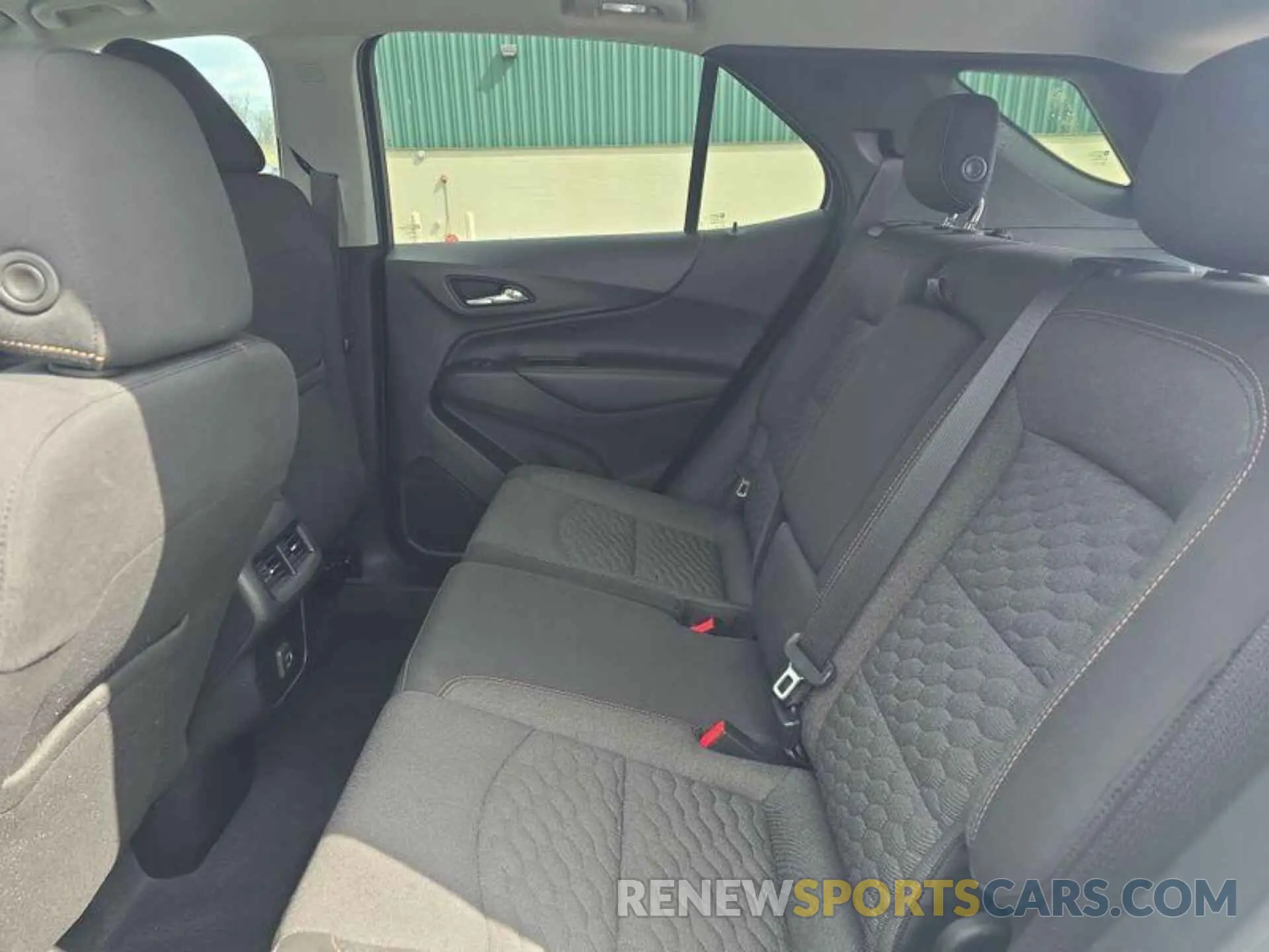9 Photograph of a damaged car 2GNAXTEV3L6233721 CHEVROLET EQUINOX 2020