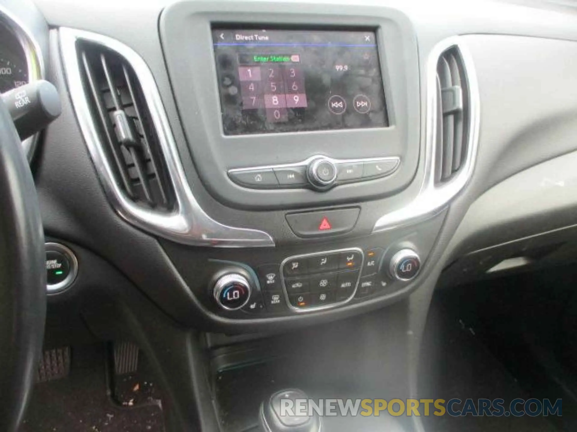 13 Photograph of a damaged car 2GNAXTEV4L6156518 CHEVROLET EQUINOX 2020