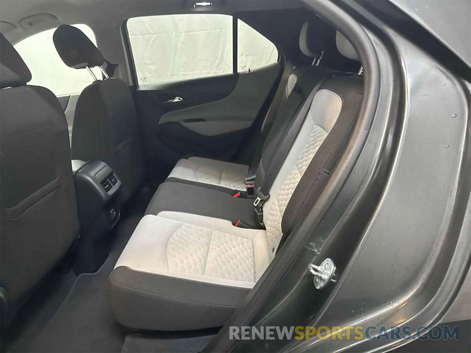 27 Photograph of a damaged car 2GNAXTEV4L6233100 CHEVROLET EQUINOX 2020