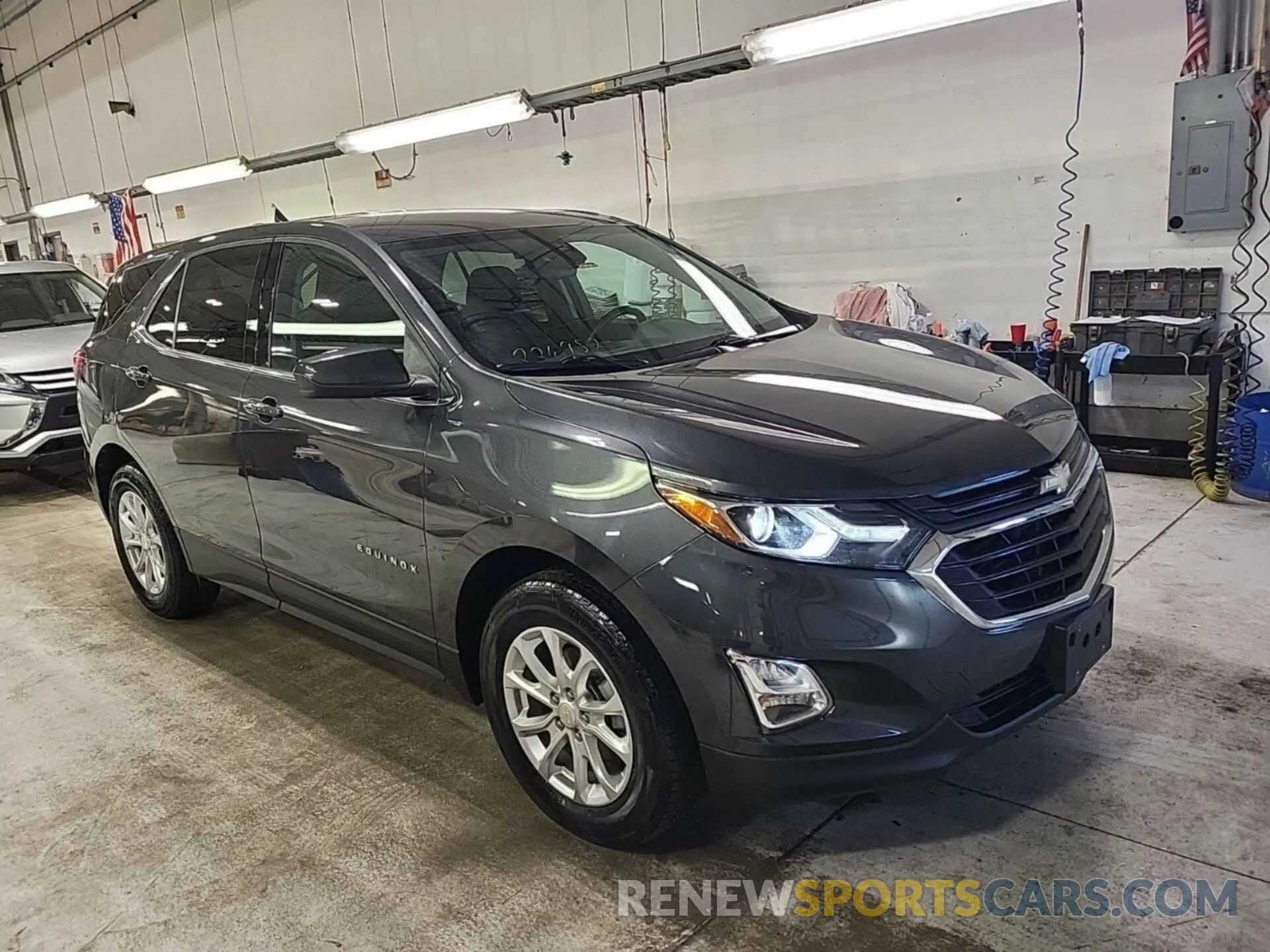 4 Фотография поврежденного автомобиля 2GNAXTEV4L6233324 CHEVROLET EQUINOX 2020