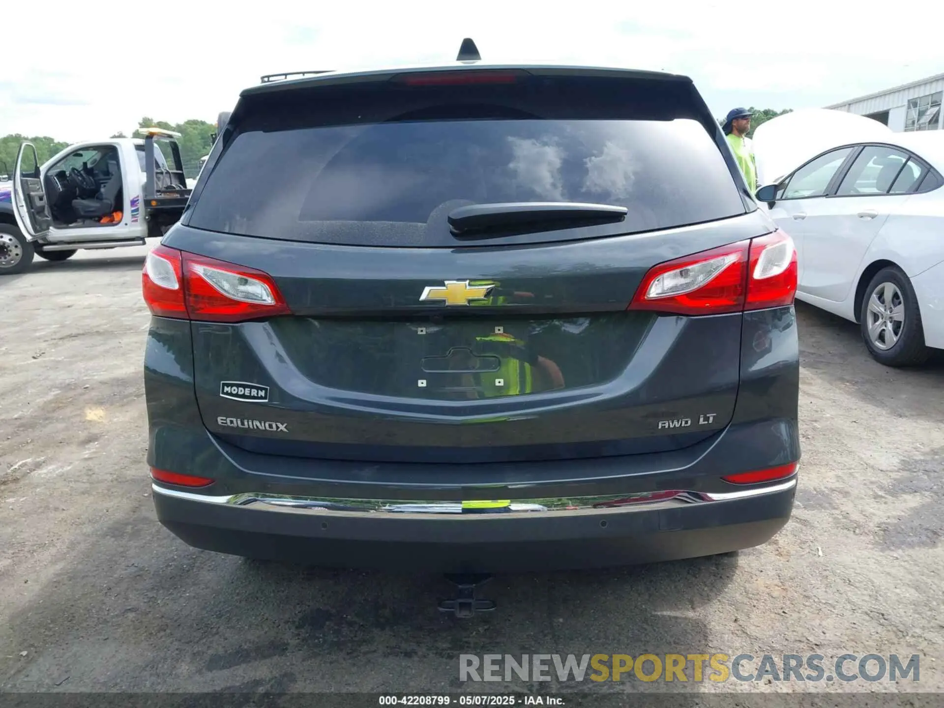 16 Photograph of a damaged car 2GNAXTEV4L6258319 CHEVROLET EQUINOX 2020