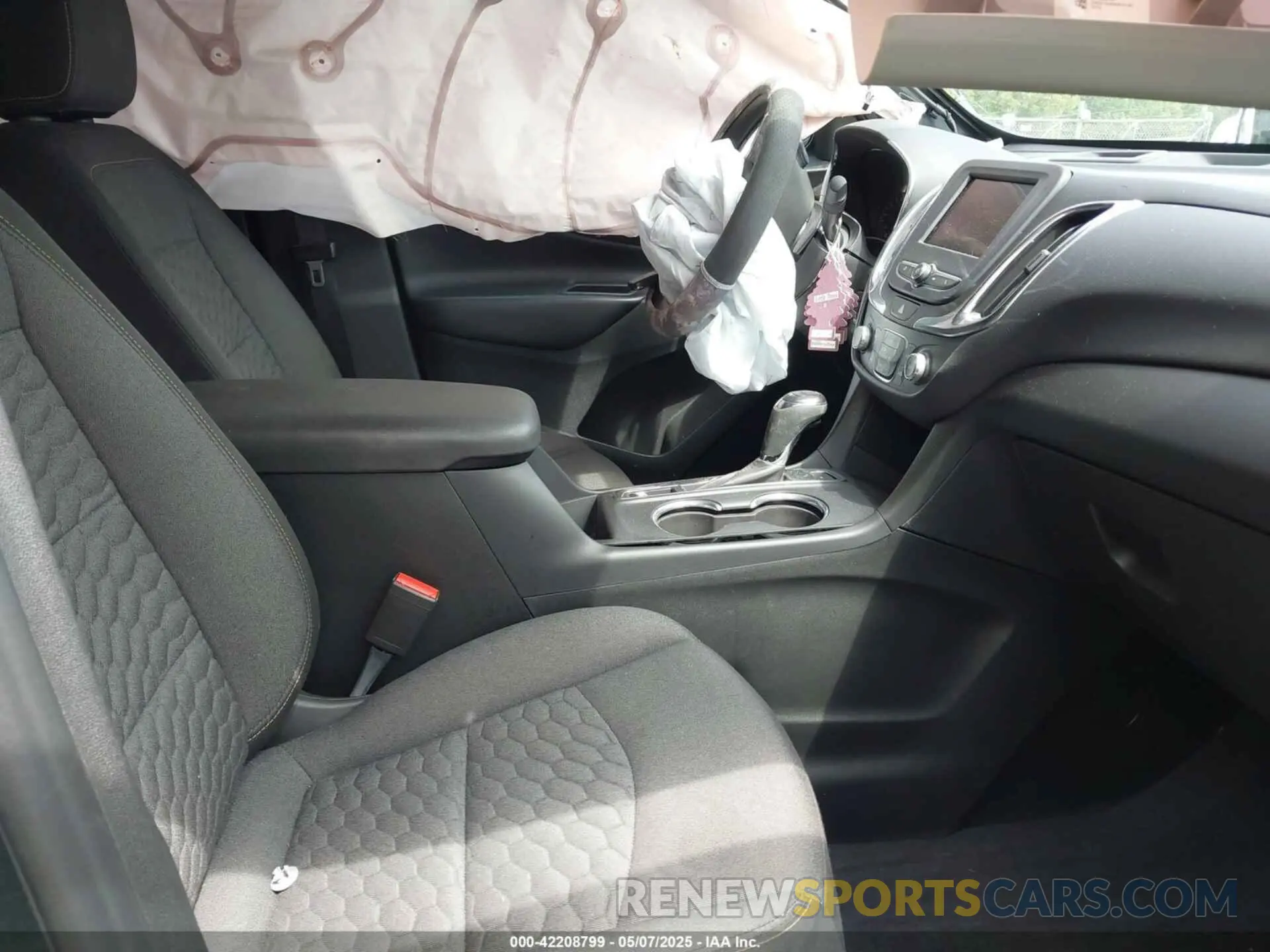 5 Photograph of a damaged car 2GNAXTEV4L6258319 CHEVROLET EQUINOX 2020